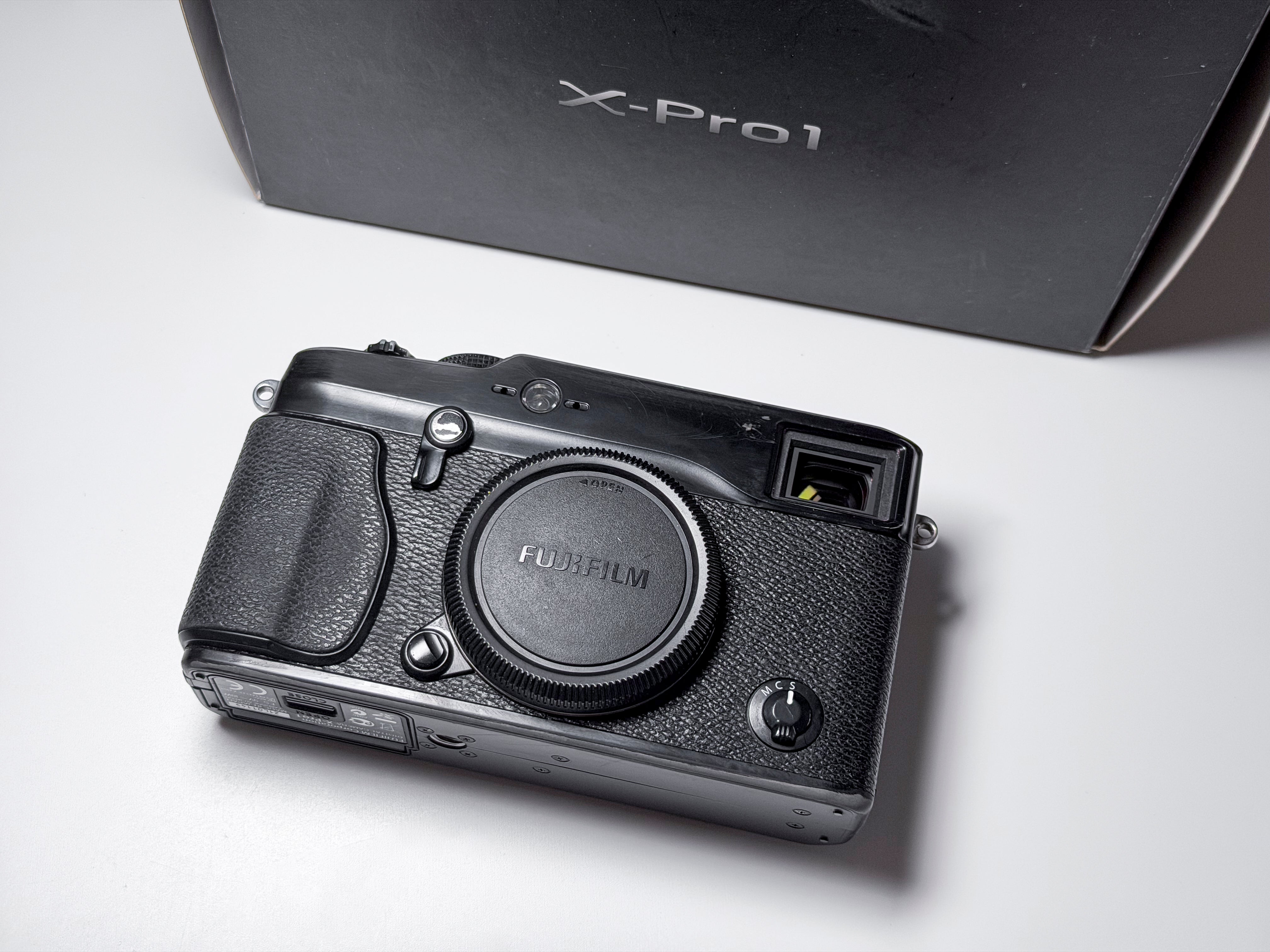 Fujifilm X-Pro1 Mirrorless APS-C with 1 Year Warranty Fuji X-Pro 1