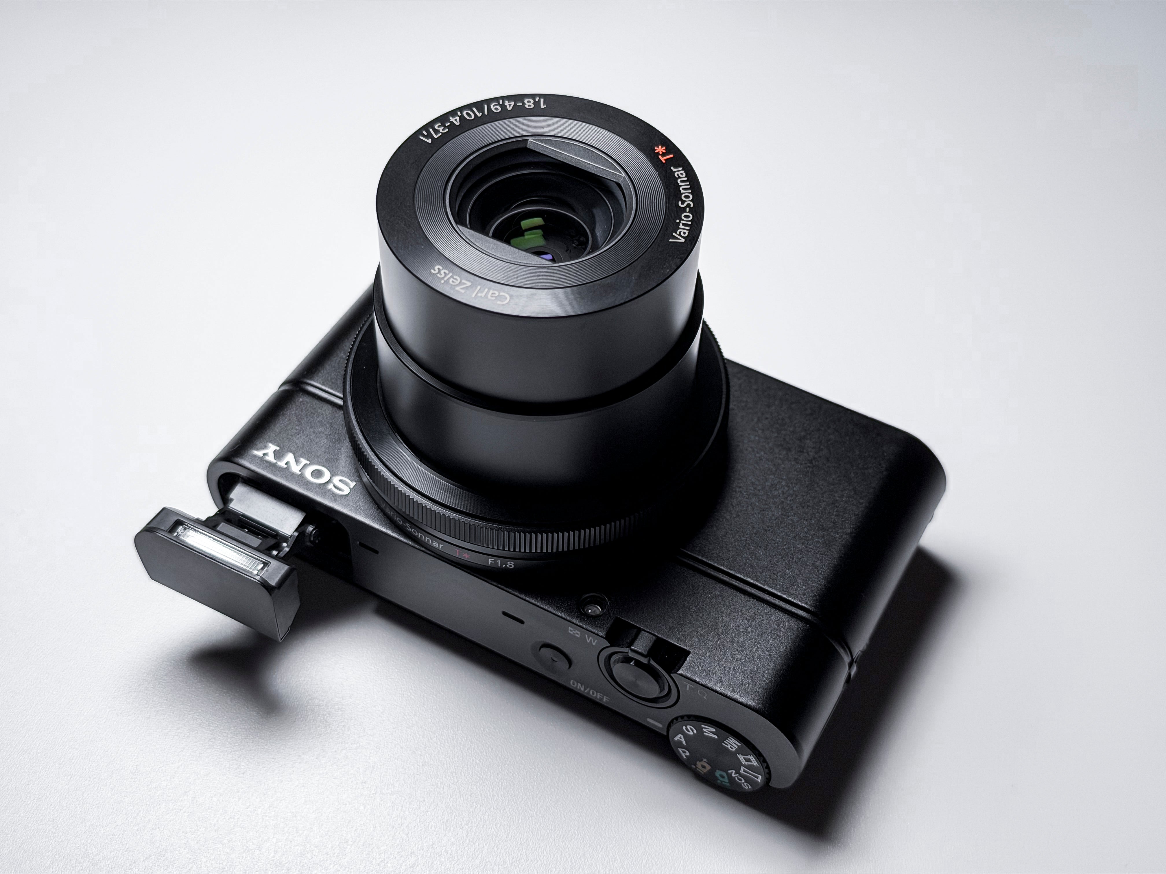 Sony RX100 Cyber-shot Digital Camera 20.2 Mpx - 1 Year Warranty RX 100 RX-100