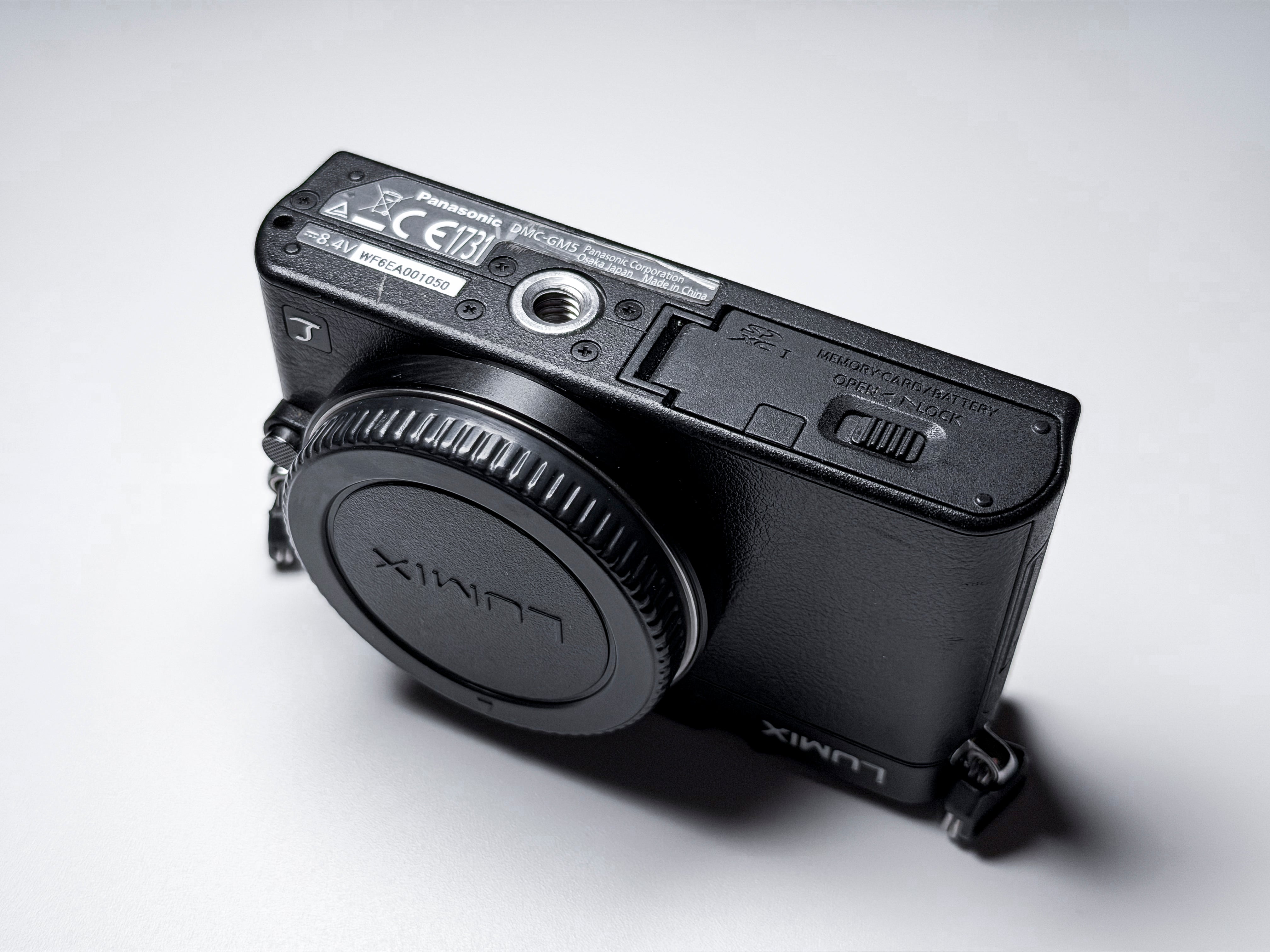 Panasonic Lumix GM5 M43 Sensor - 1 Year Warranty, Mint 1300 Shots GM 5