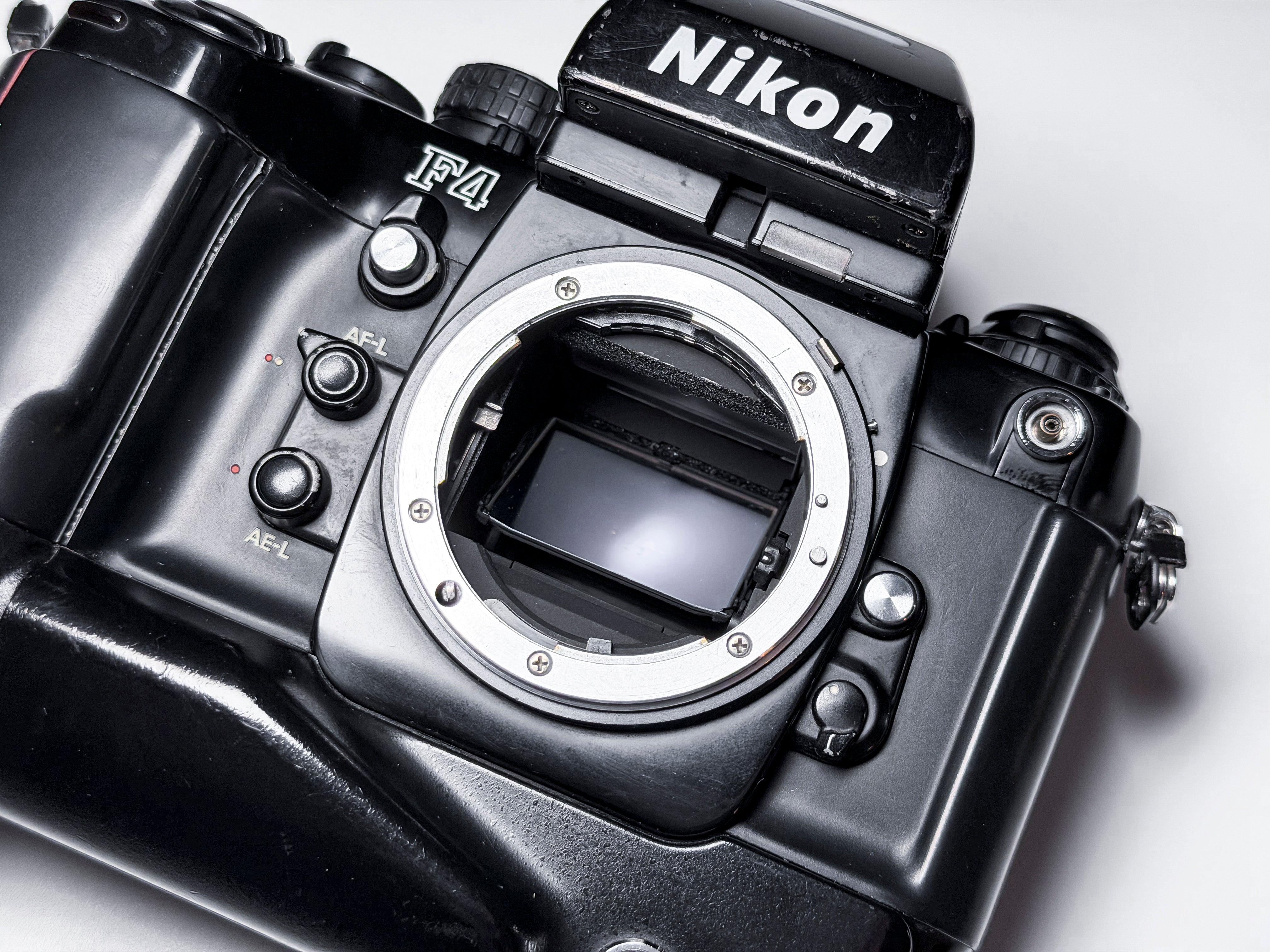 Nikon F4 + MB-21 Film SLR 35mm Autofocus F Mount - Tested, Excellent