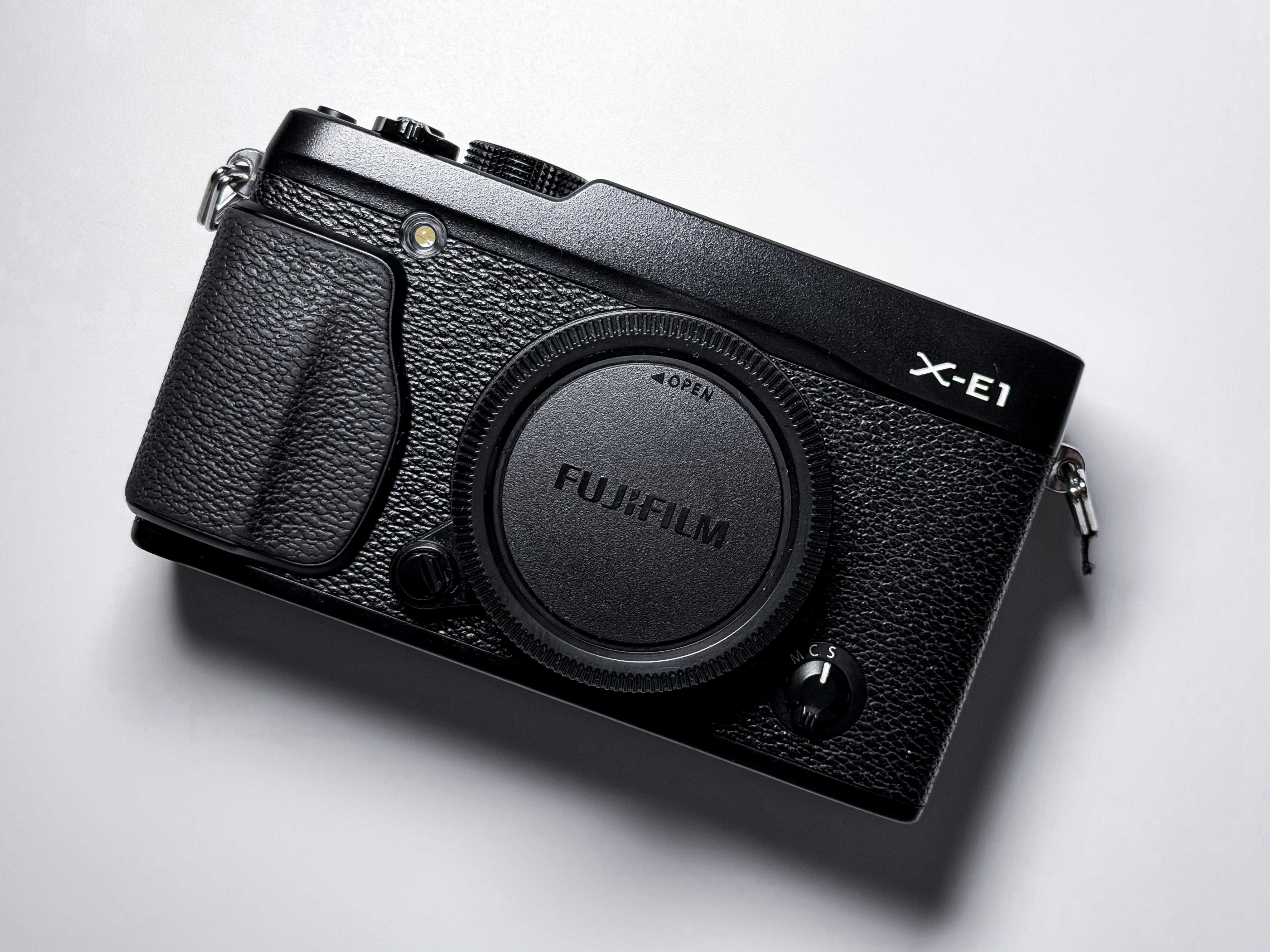 Fujifilm X-E1 APS-C Mirrorless Fuji XE1- Excellent, 1 Year Warranty