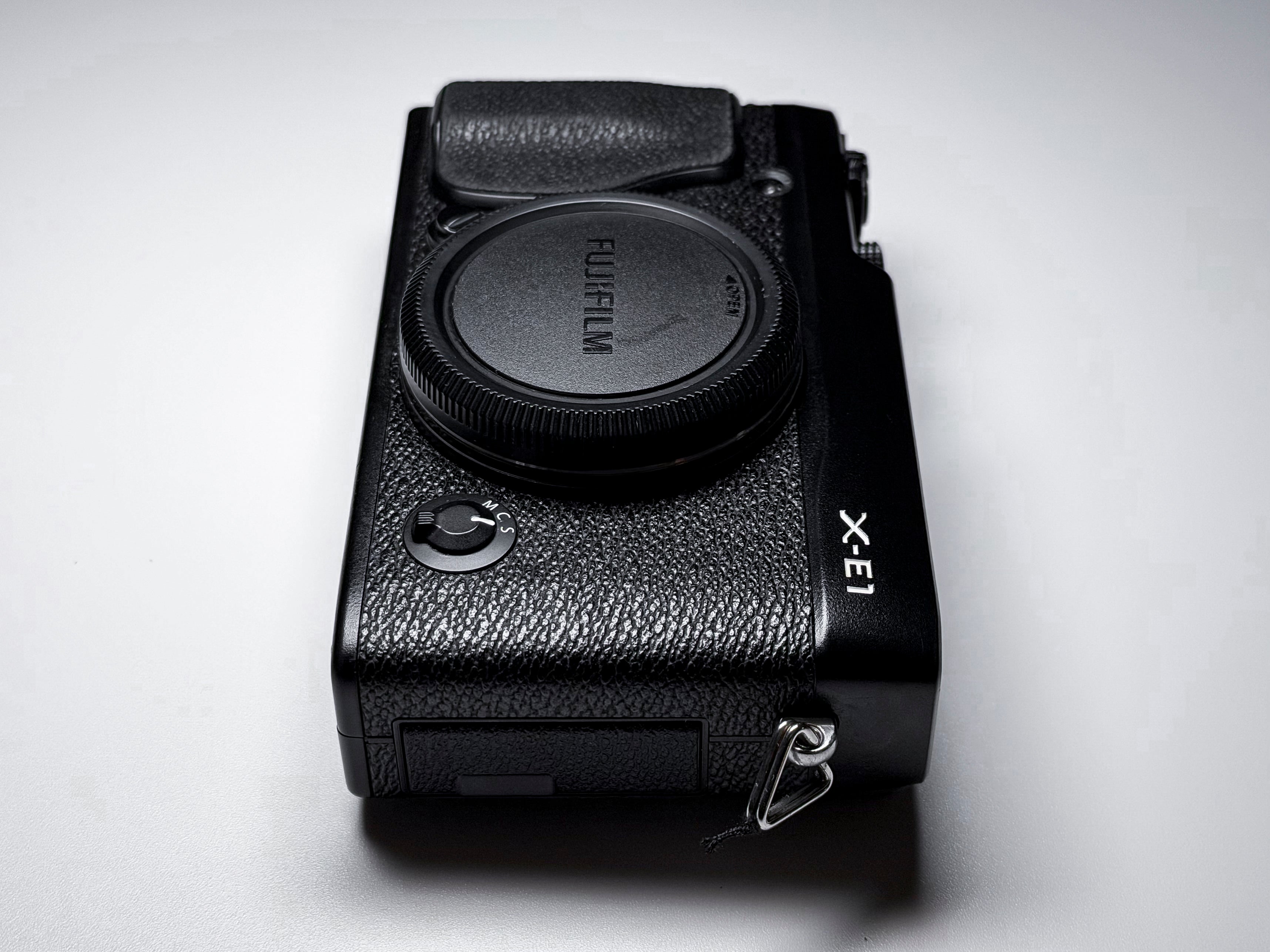 Fujifilm X-E1 APS-C Mirrorless Fuji XE1- Excellent, 1 Year Warranty