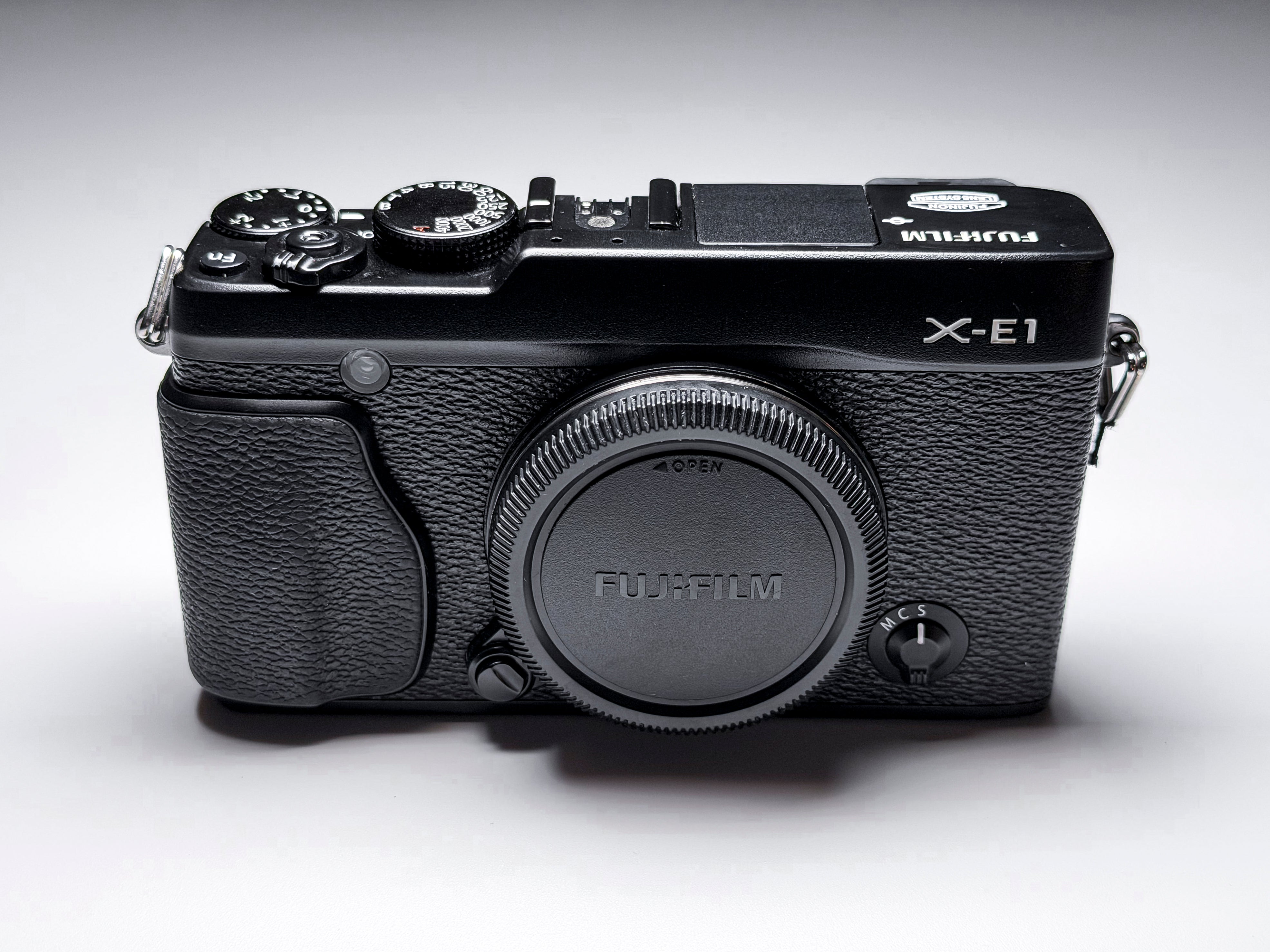Fujifilm X-E1 APS-C Mirrorless Fuji XE1- Excellent, 1 Year Warranty
