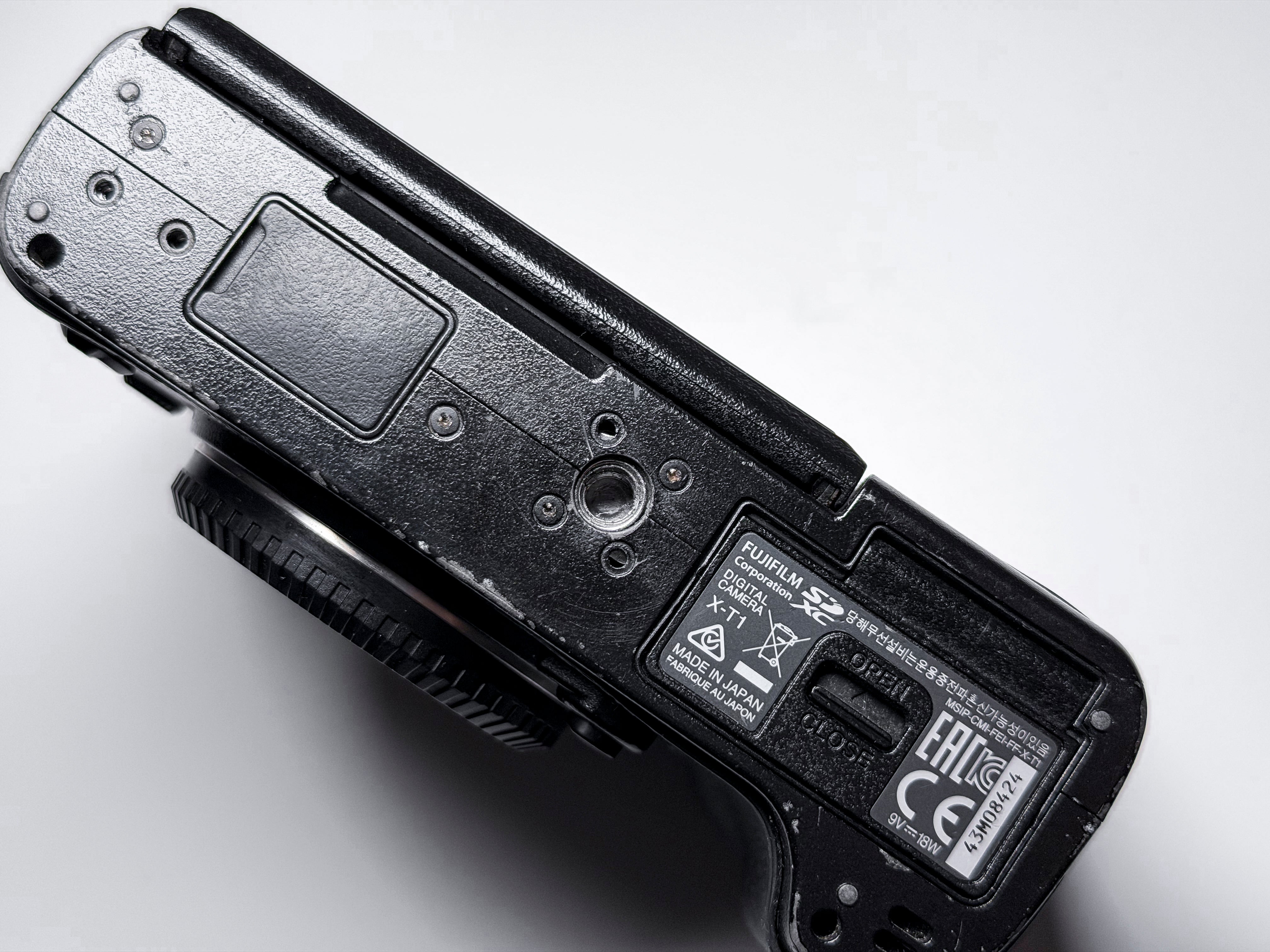 Fujifilm X-T1 APS-C Mirrorless Fuji XT1 - Perfectly Working, tripod socket repaired