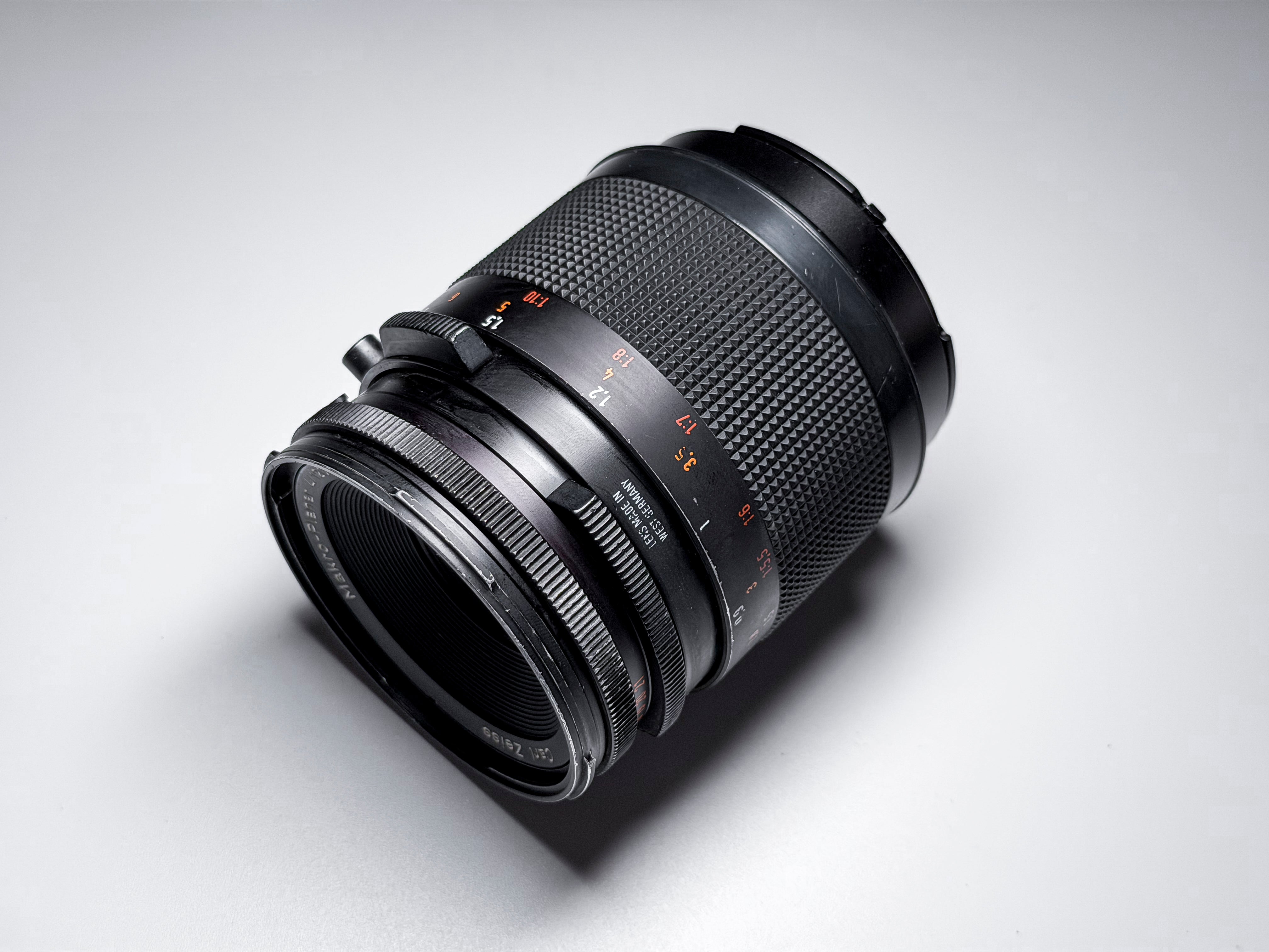 Hasselblad 120mm f/4.0 Makro Planar T* CF Lens - Working, Slight Haze inside