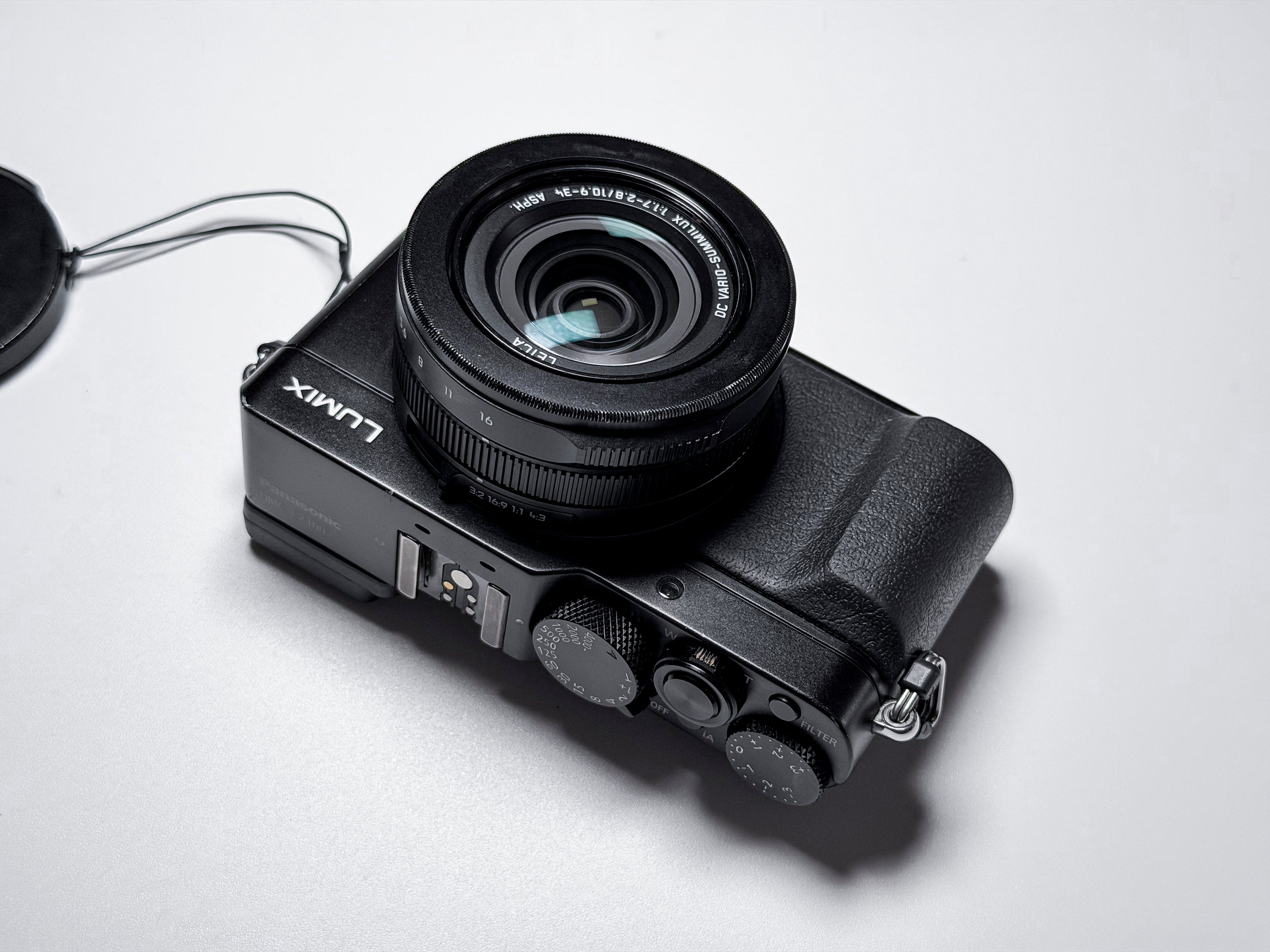 Panasonic Lumix LX100 Leica Summilux Lens - 1 Year Warranty, Excellent