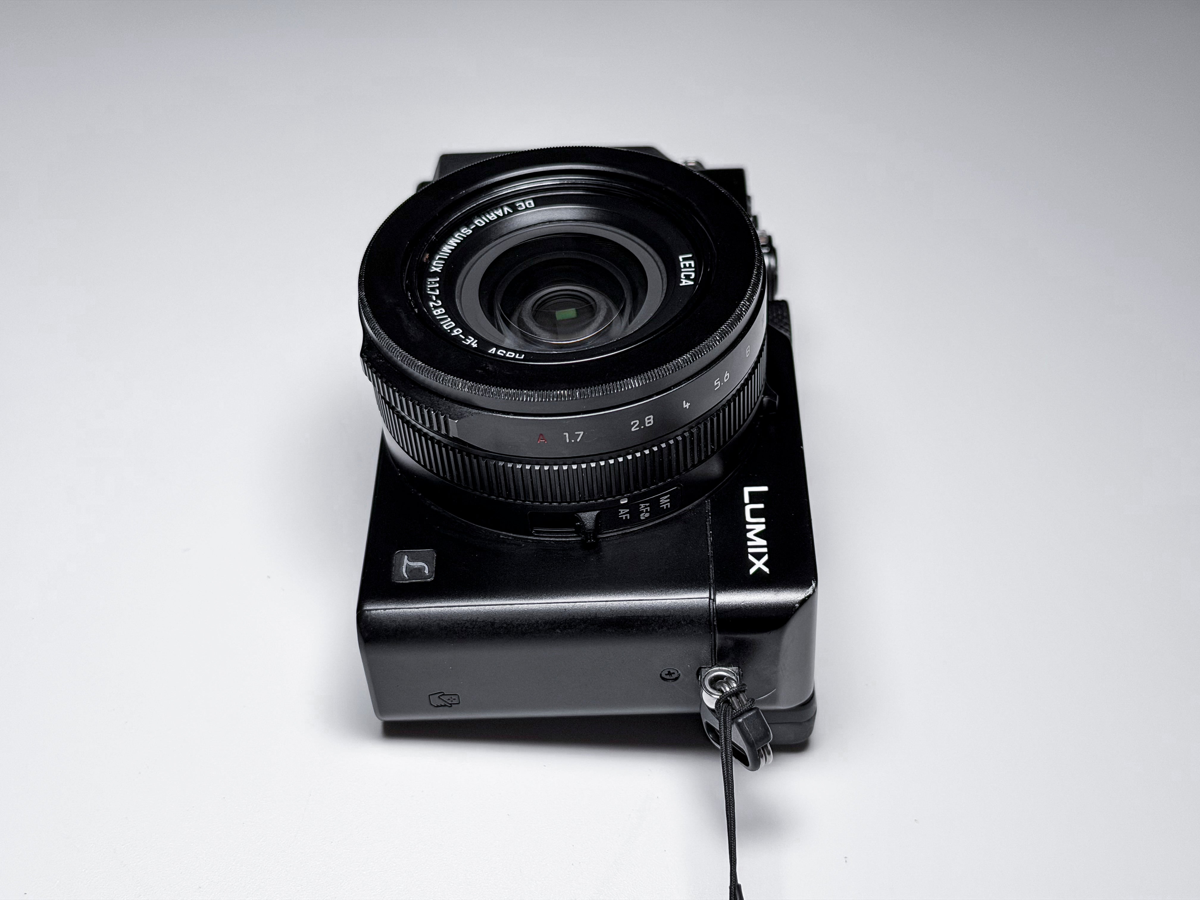 Panasonic Lumix LX100 Leica Summilux Lens - 1 Year Warranty, Excellent