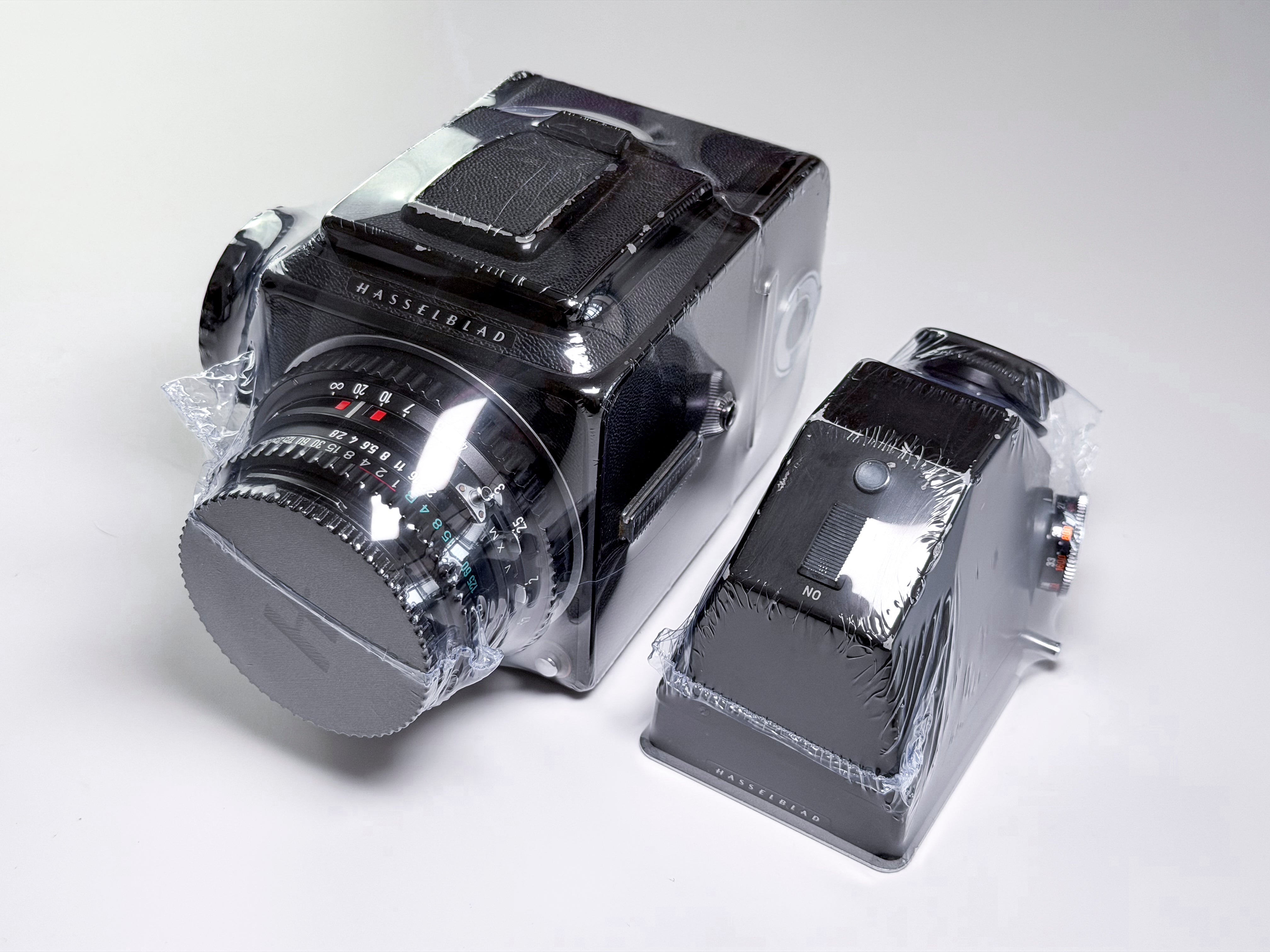 Hasselblad 500 CM c/m + 80mm Zeiss T* + Prism - Medium Format Excellent