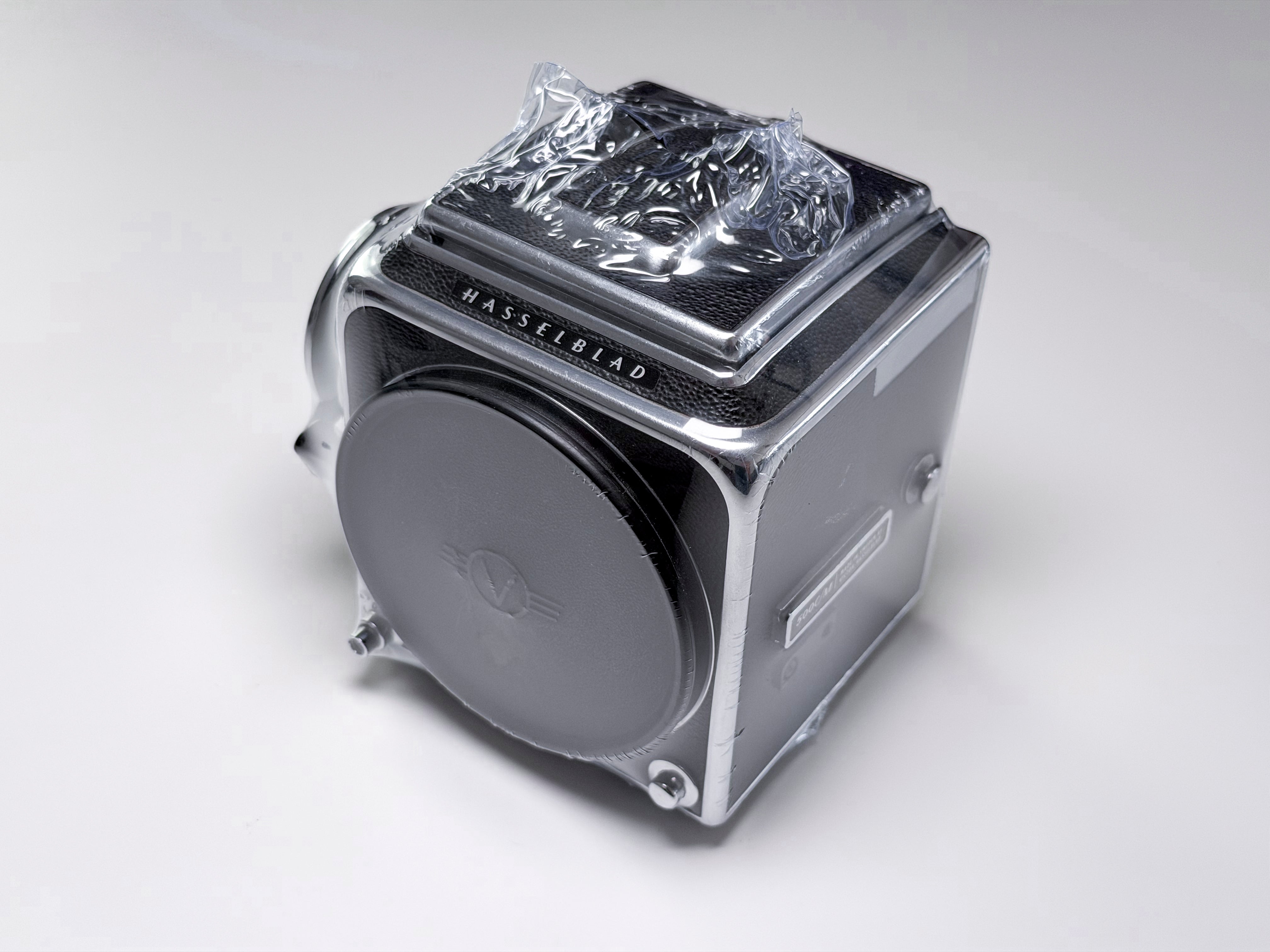 Hasselblad 500 CM C/M Body - Needs adjustment, Read Description