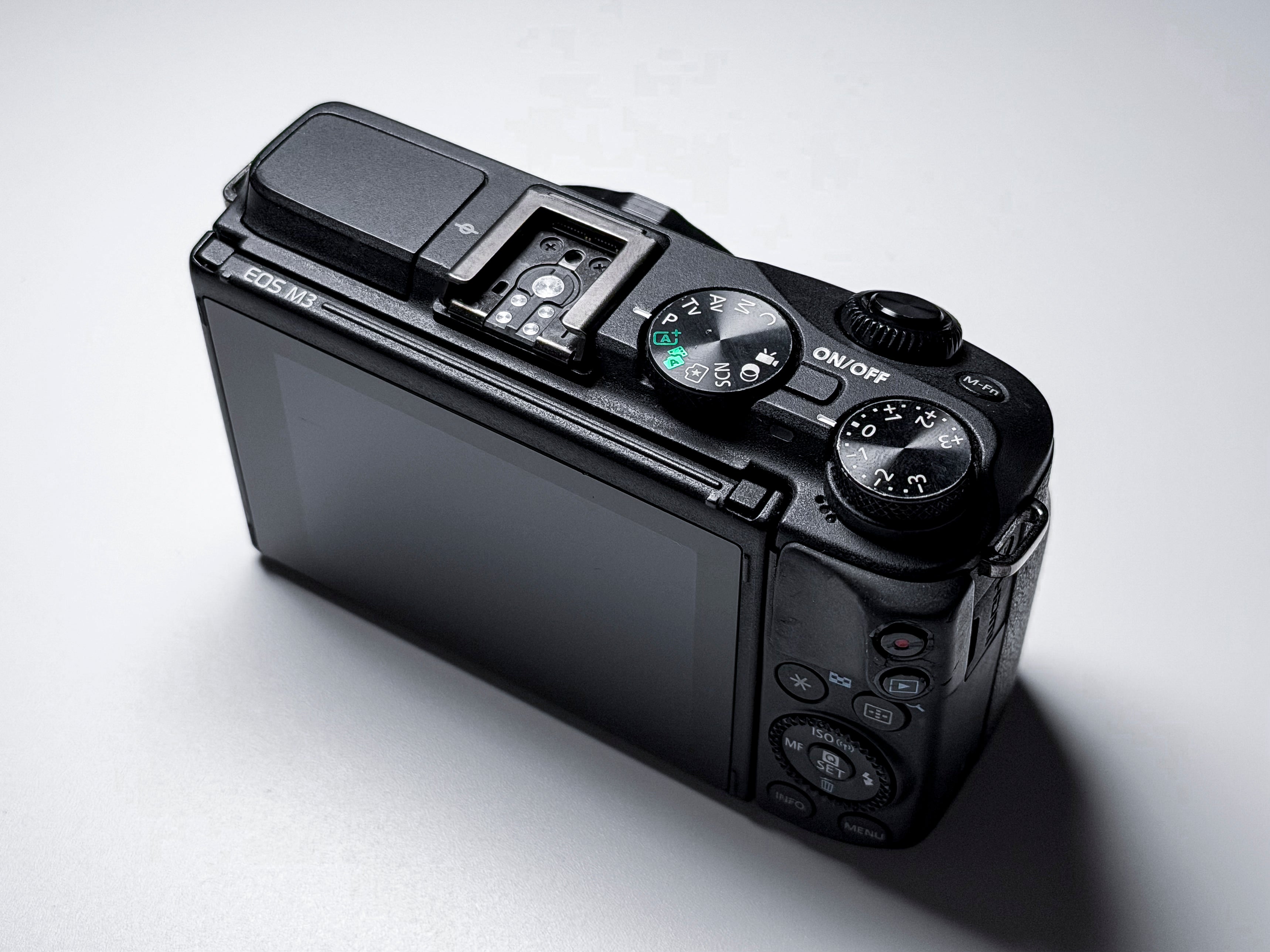 Canon EOS M3 + EF Adapter Mirrorless APS-C 24.2 Mpx - 1 Year Warranty, Excellent