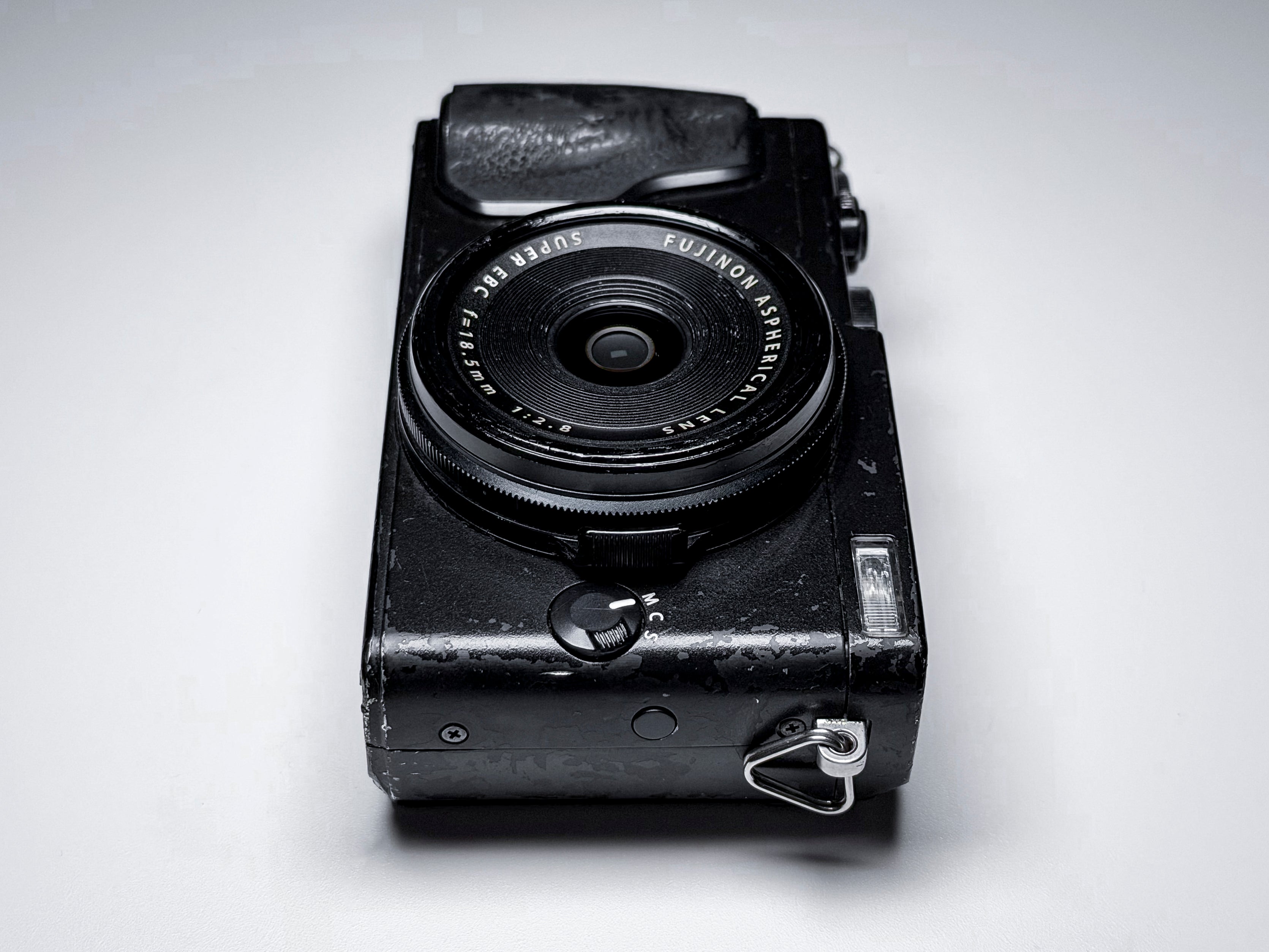 Fujifilm X70 APS-C 16.3 Mpx 18.5mm Lens - 1 Year Warranty, Perfectly Working