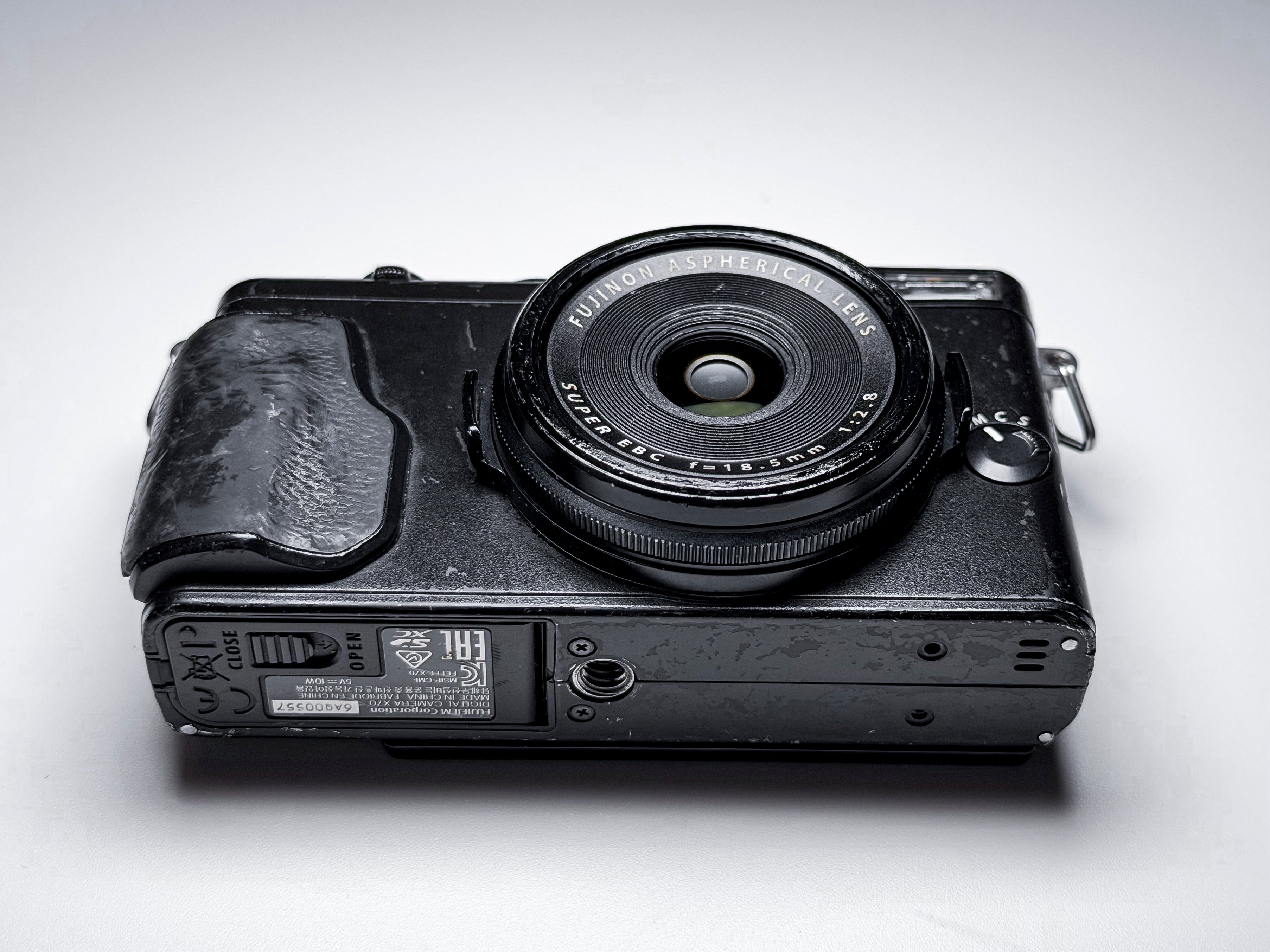 Fujifilm X70 APS-C 16.3 Mpx 18.5mm Lens - 1 Year Warranty, Perfectly Working