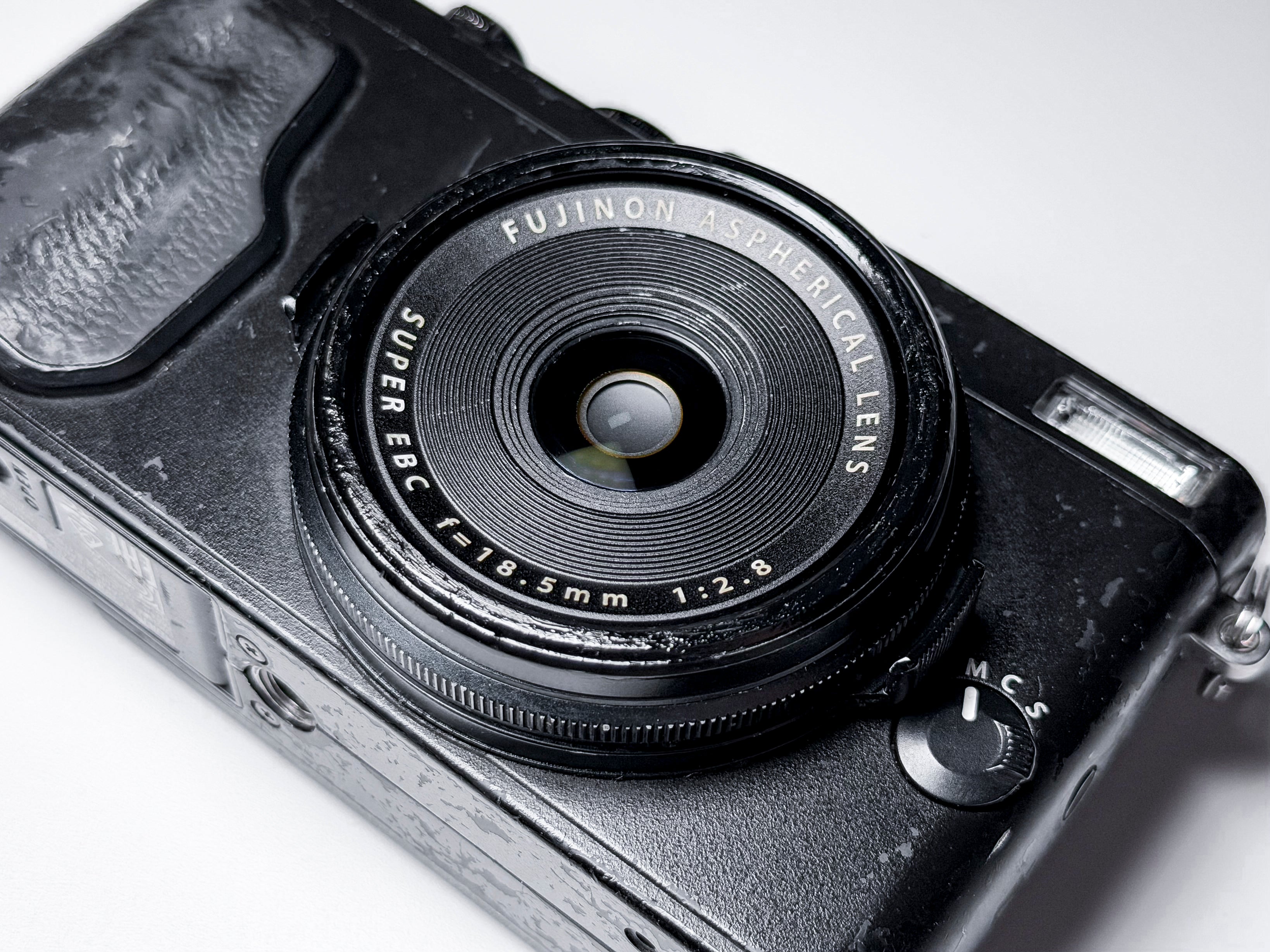 Fujifilm X70 APS-C 16.3 Mpx 18.5mm Lens - 1 Year Warranty, Perfectly Working