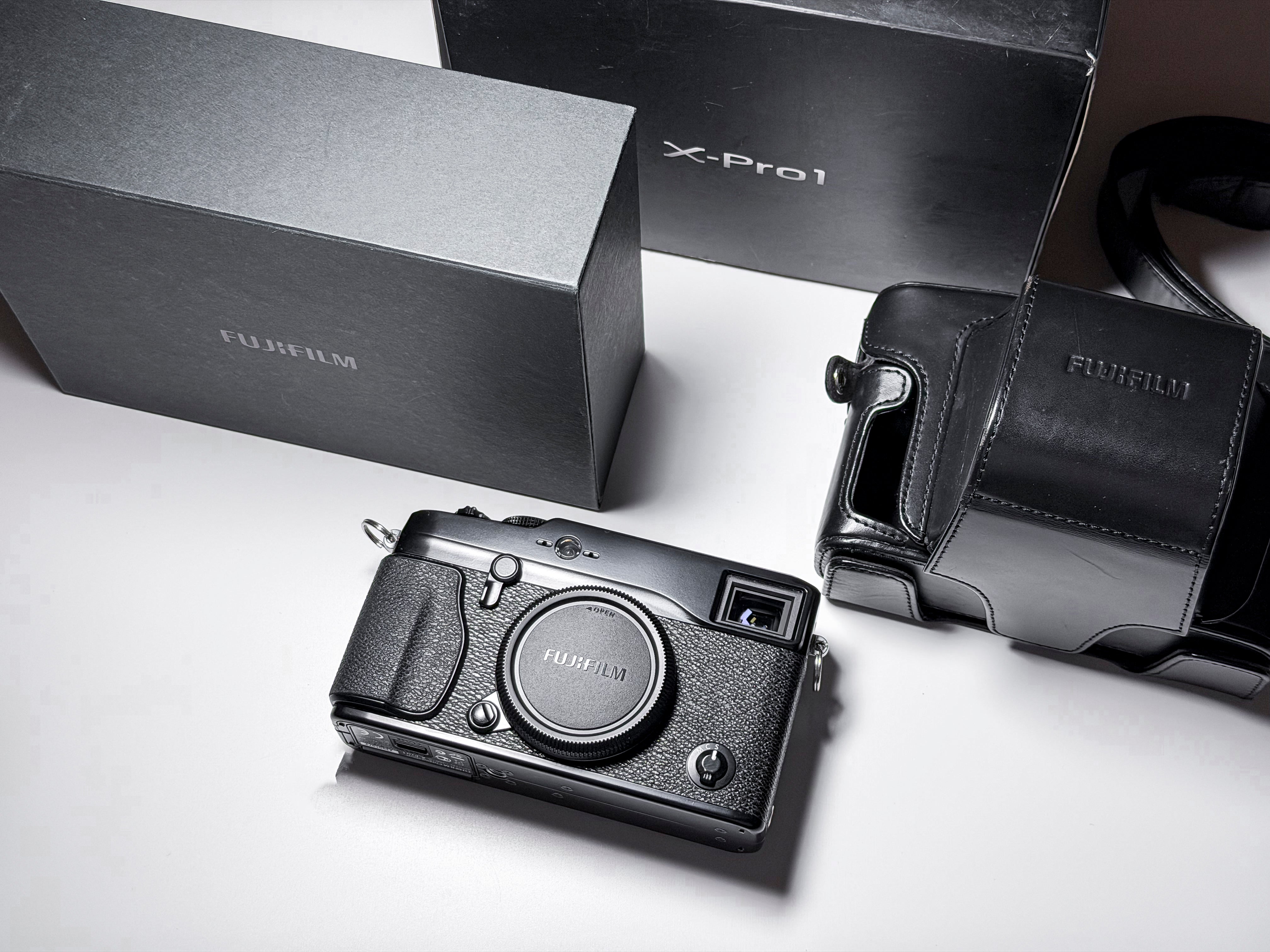 Fujifilm X-Pro1 NEAR MINT Mirrorless APS-C Fuji X-Pro 1 - One Year Warranty