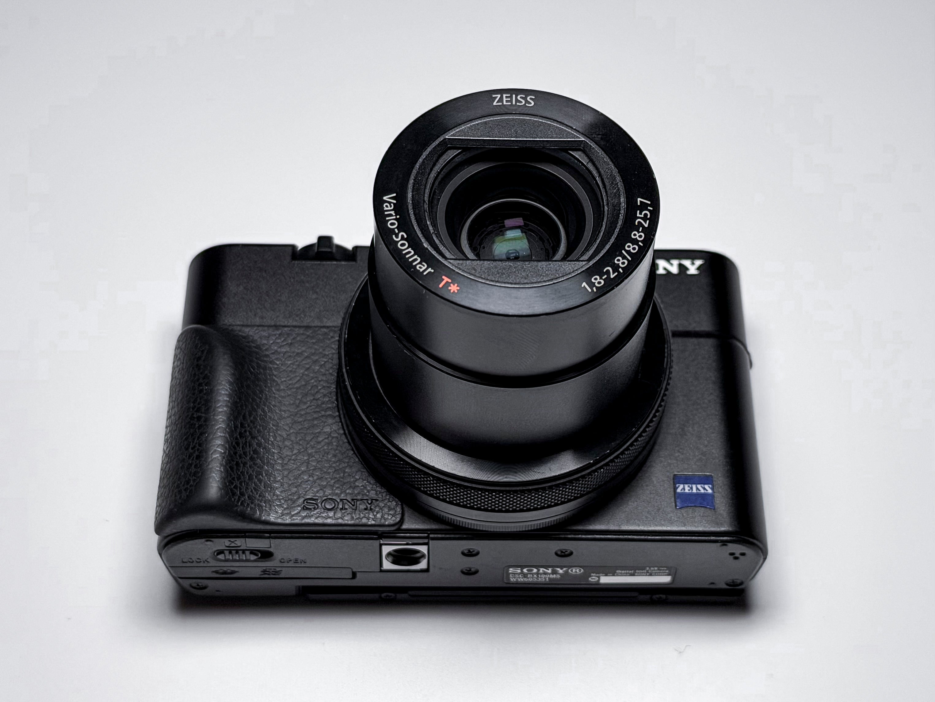 Sony RX100 V M5 Cyber-shot 20.1 Mp - 1 Year Warranty, Read Description