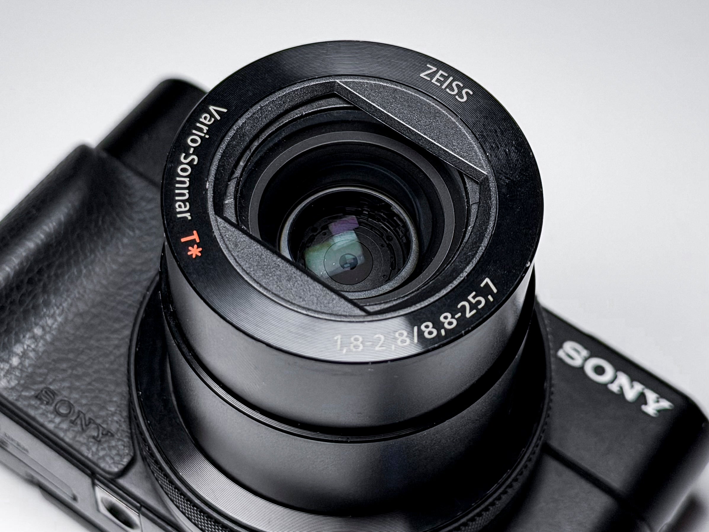 Sony RX100 V M5 Cyber-shot 20.1 Mp - 1 Year Warranty, Read Description