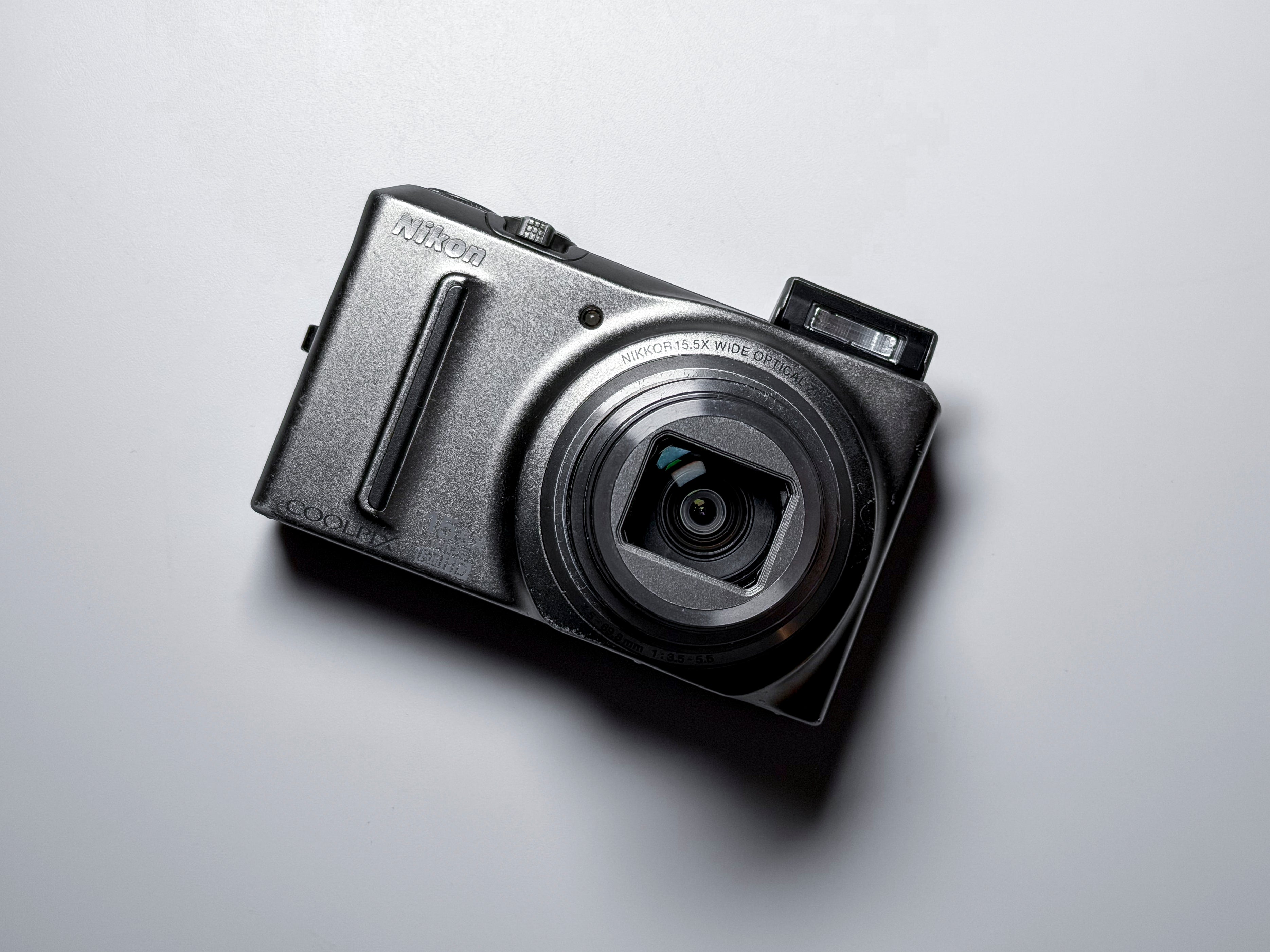 Nikon Coolpix S9050 S9000 15.5x Zoom Compact Camera - 1 Year Warranty Excellent