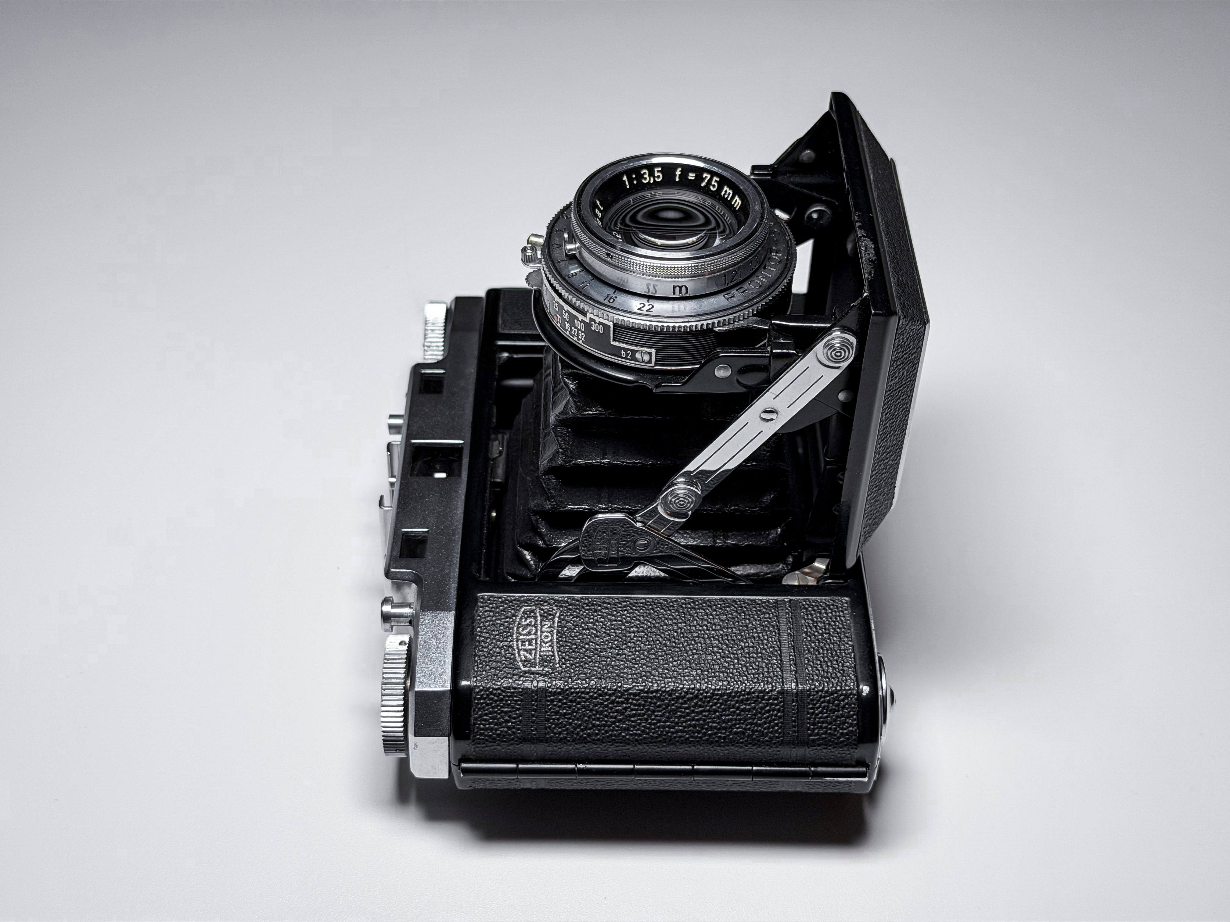 Zeiss Ikonta Rangefinder Medium Format Film Camera 524/16 - Near Mint, Tested