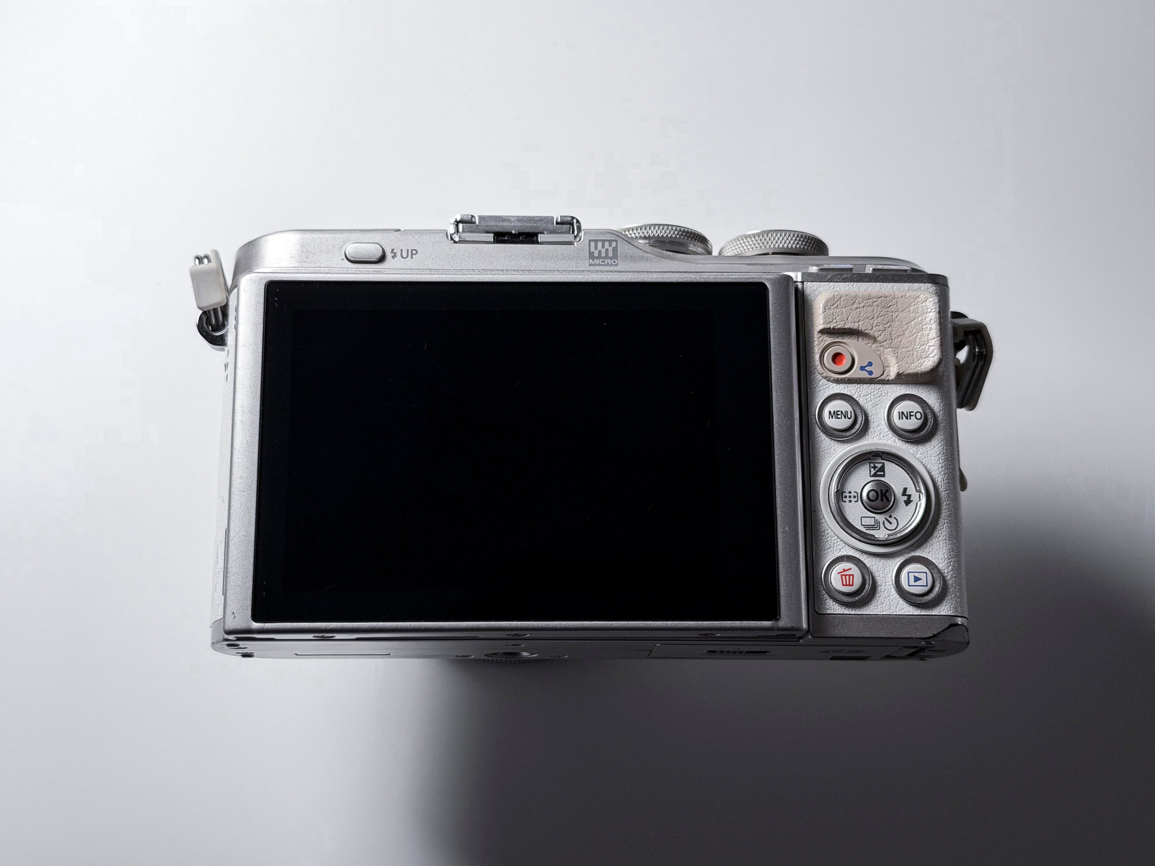 Olympus Pen E-PL9 + 14-42mm Mirrorless MFT - 1 Year Warranty, Excellent EPL 9