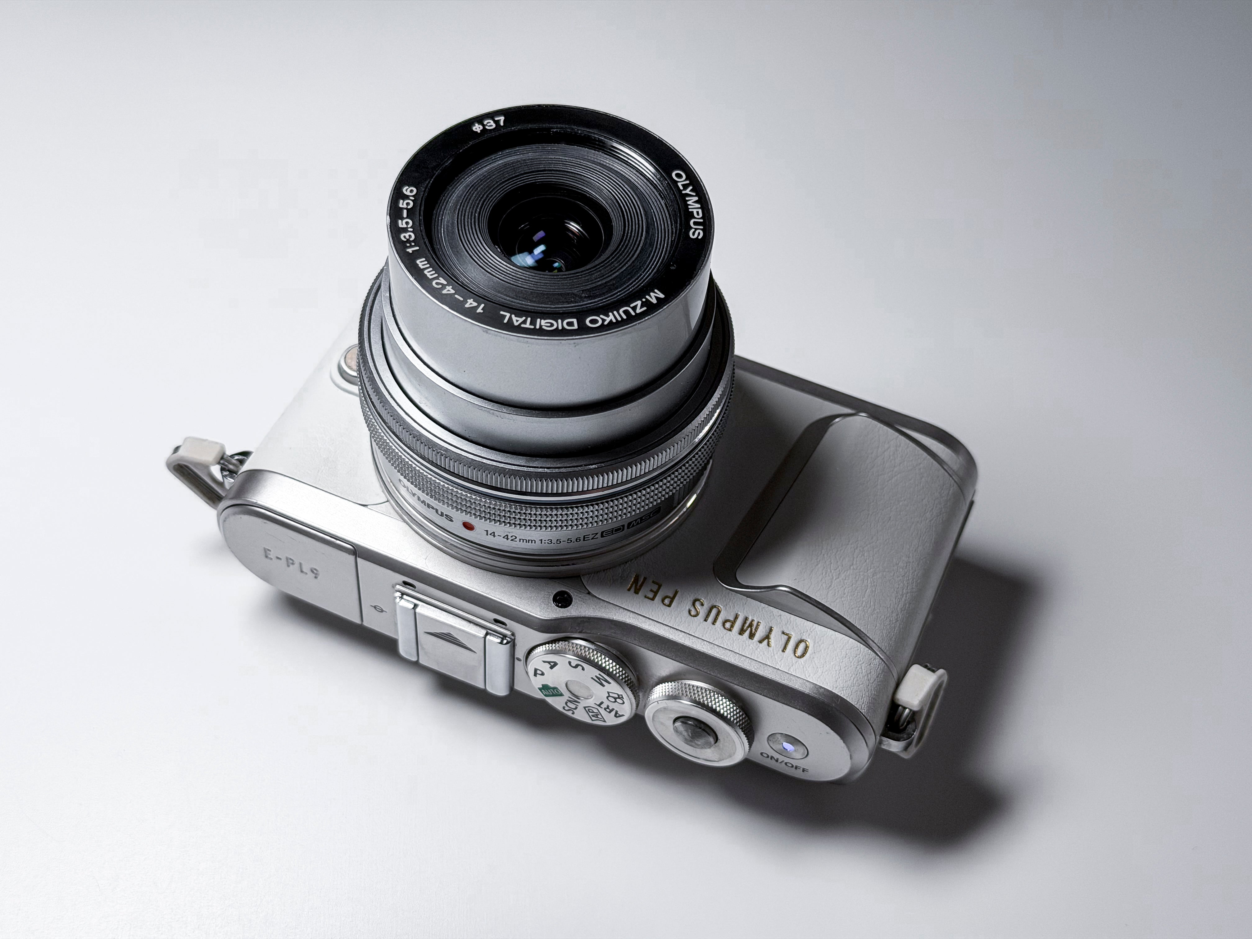 Olympus Pen E-PL9 + 14-42mm Mirrorless MFT - 1 Year Warranty, Excellent EPL 9