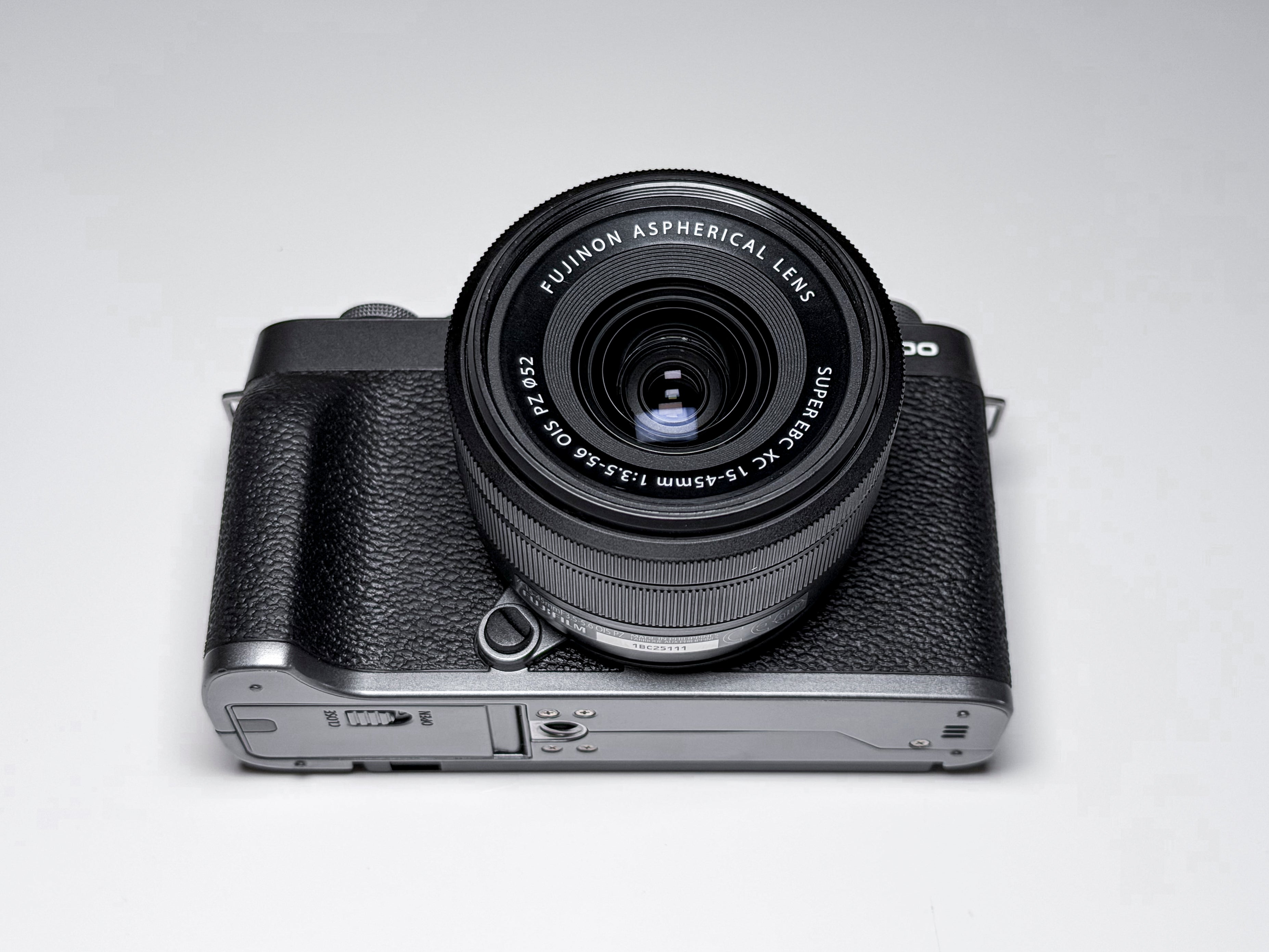 Fujifilm X-T200 + 15-45mm Kit Lens Mirrorless 4K - 1 Year Warranty, Near Mint