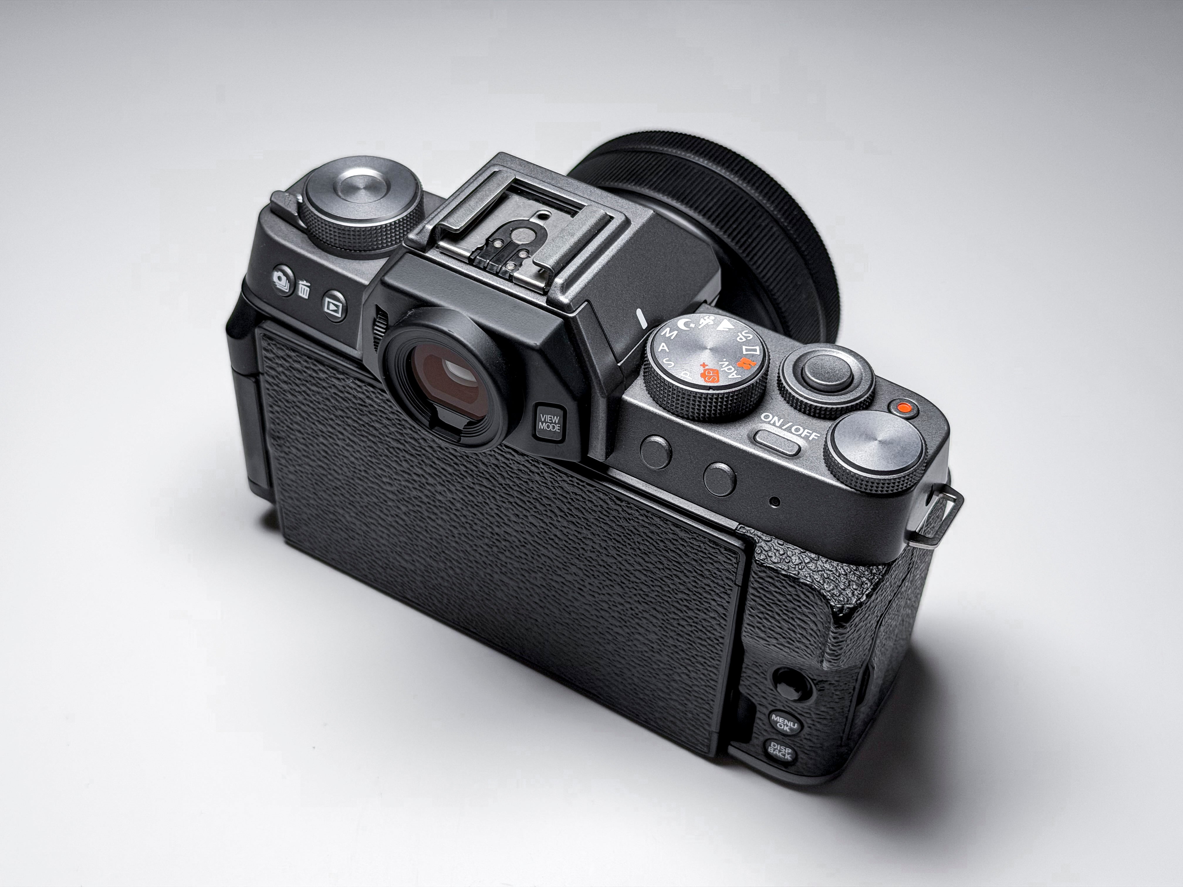 Fujifilm X-T200 + 15-45mm Kit Lens Mirrorless 4K - 1 Year Warranty, Near Mint