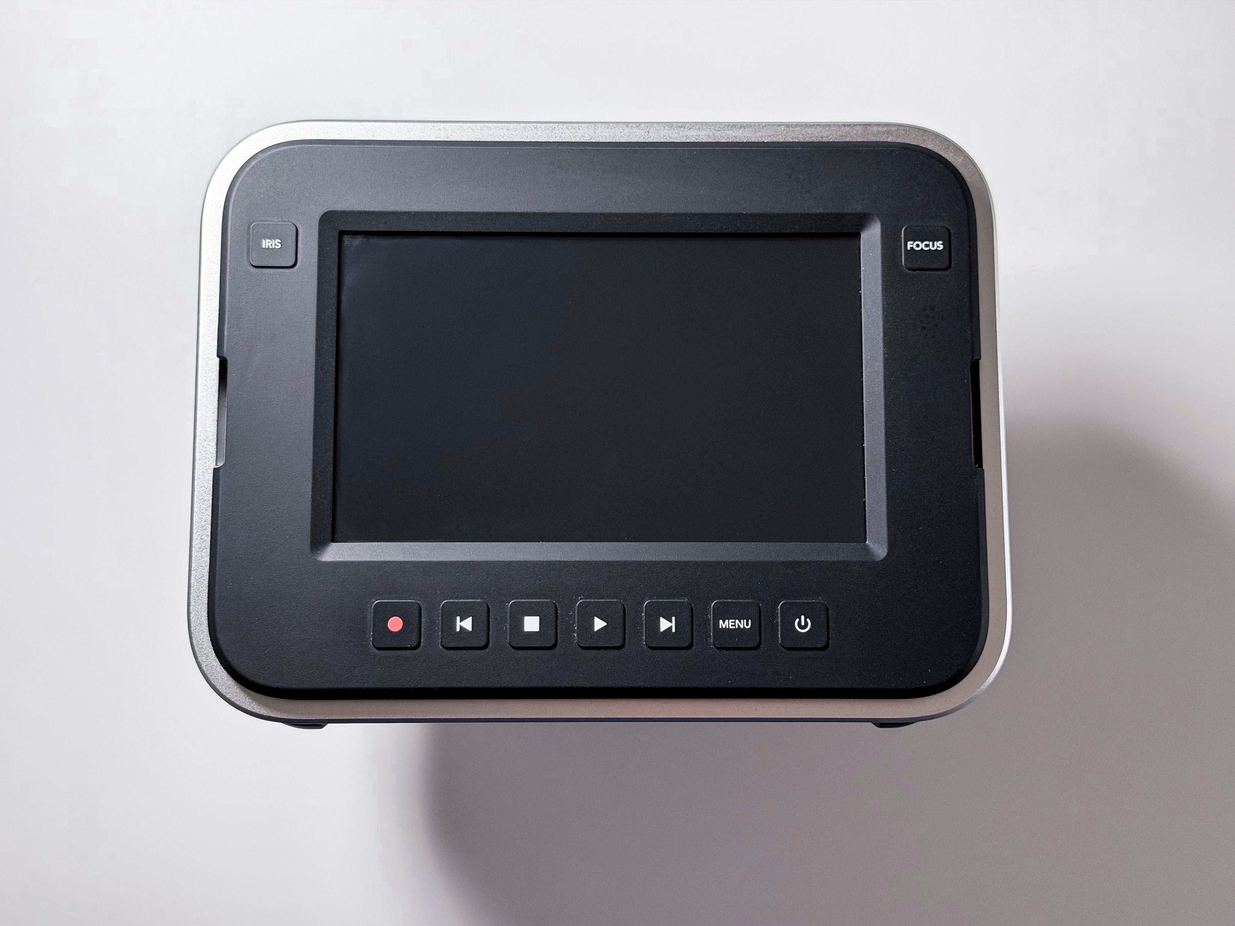 Blackmagic Cinema Camera 2.5K EF + SSD Kit Global Shutter - 1 Year Warranty