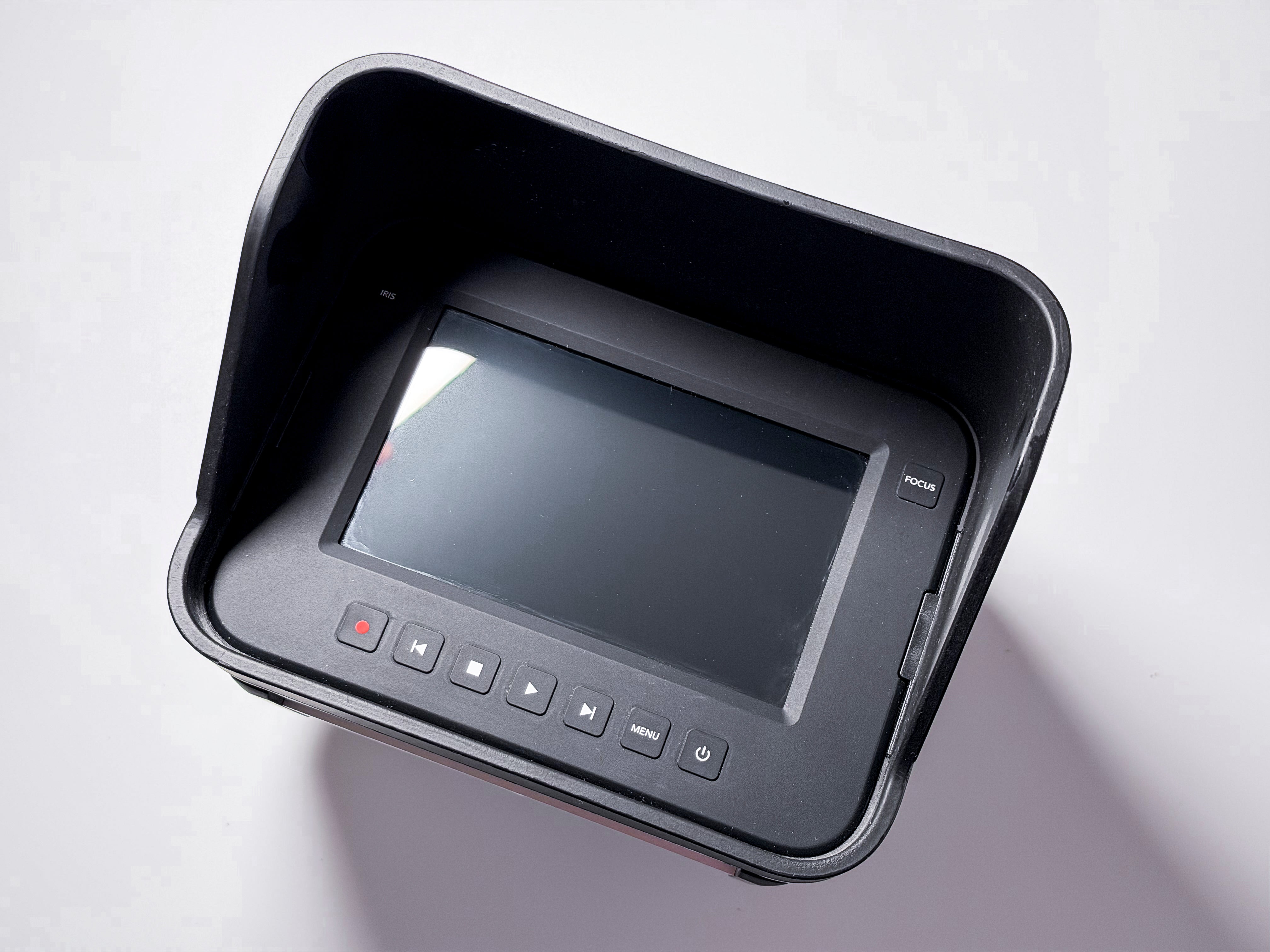 Blackmagic Cinema Camera 2.5K EF + SSD Kit Global Shutter - 1 Year Warranty