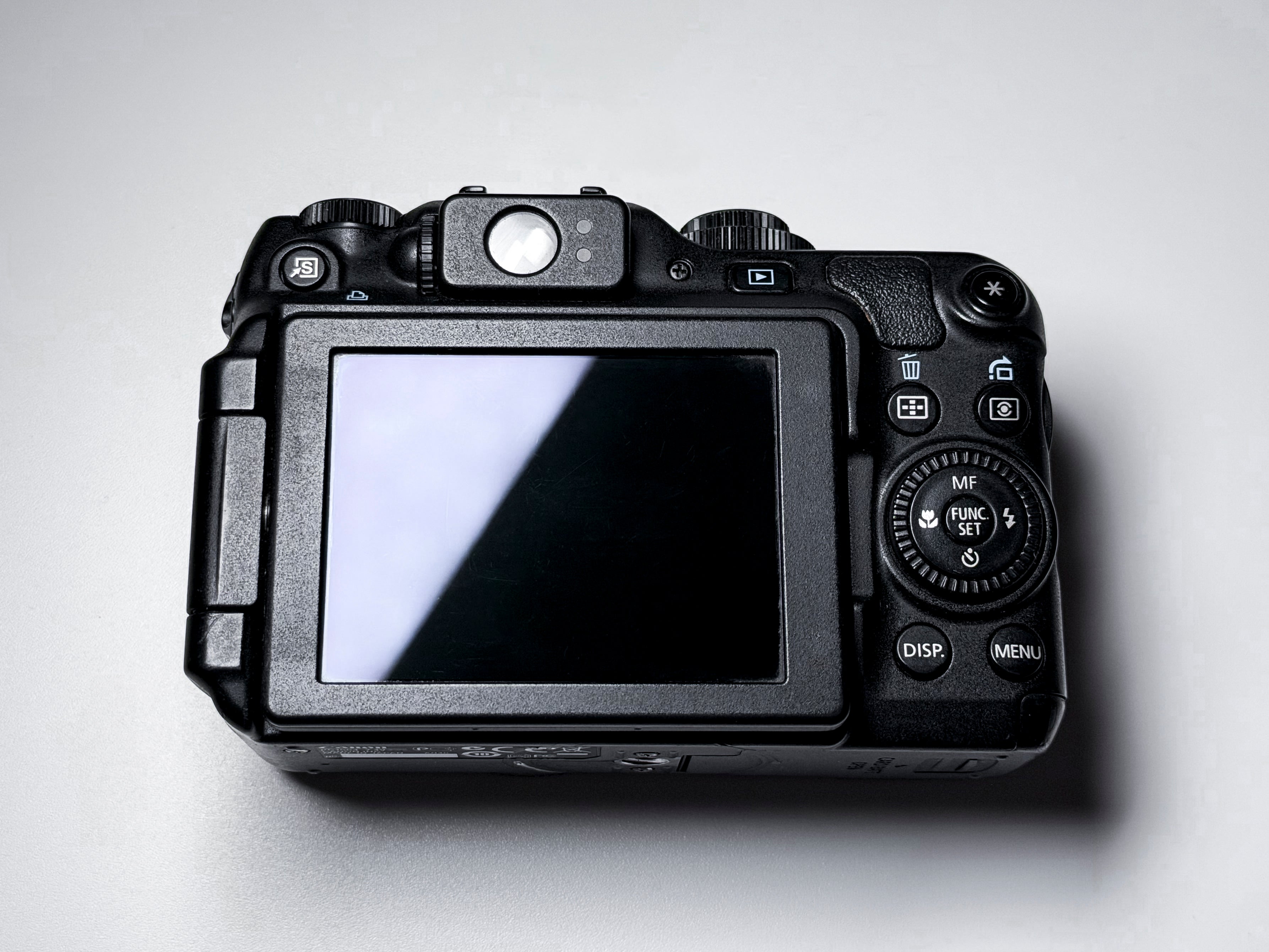 Canon G12 Powershot CCD + Waterproof Case - Excellent 1 Year Warranty