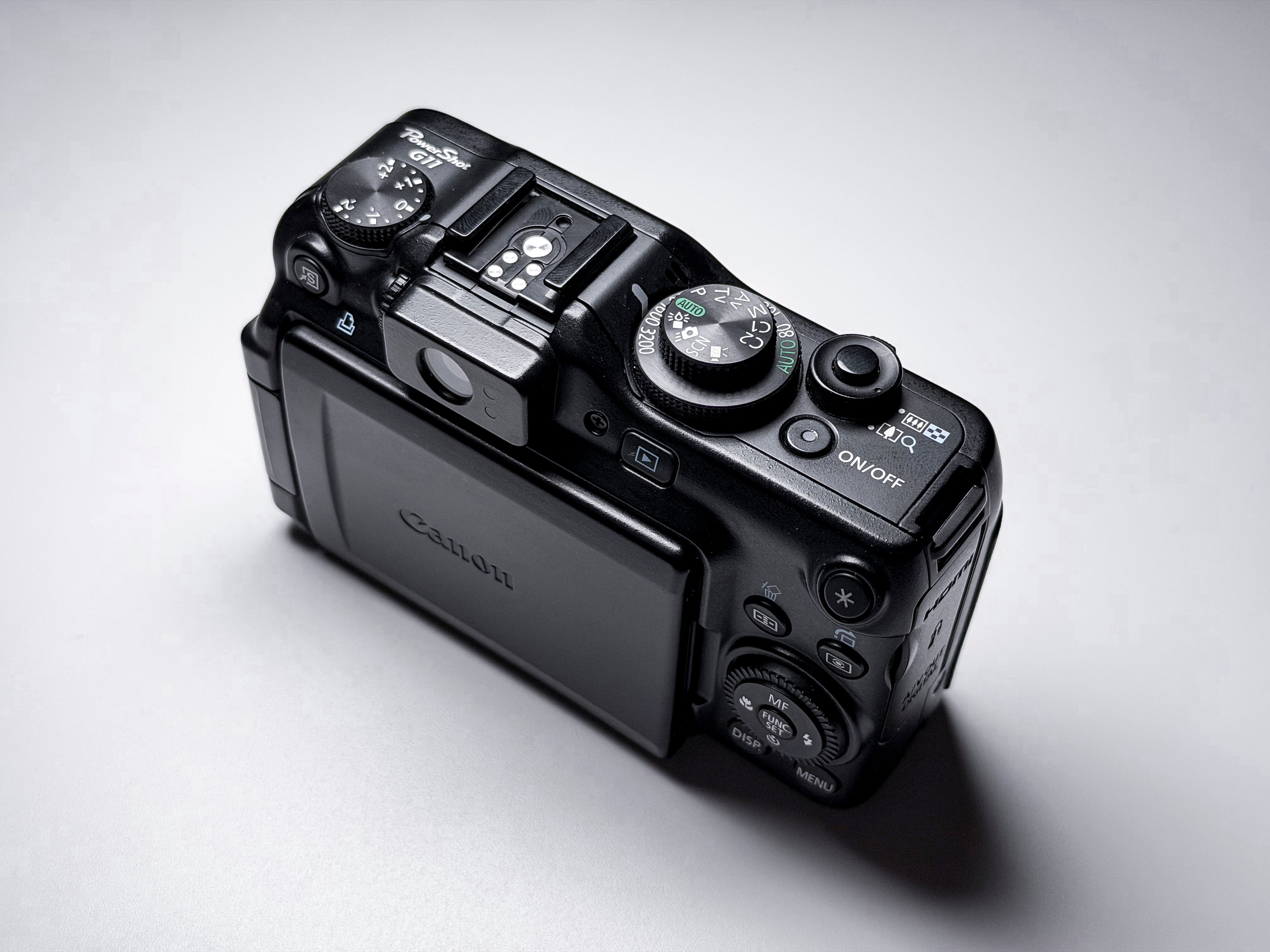 Canon G11 Powershot CCD Sensor 5x Zoom G 11 - 1 Year Warranty, Excellent