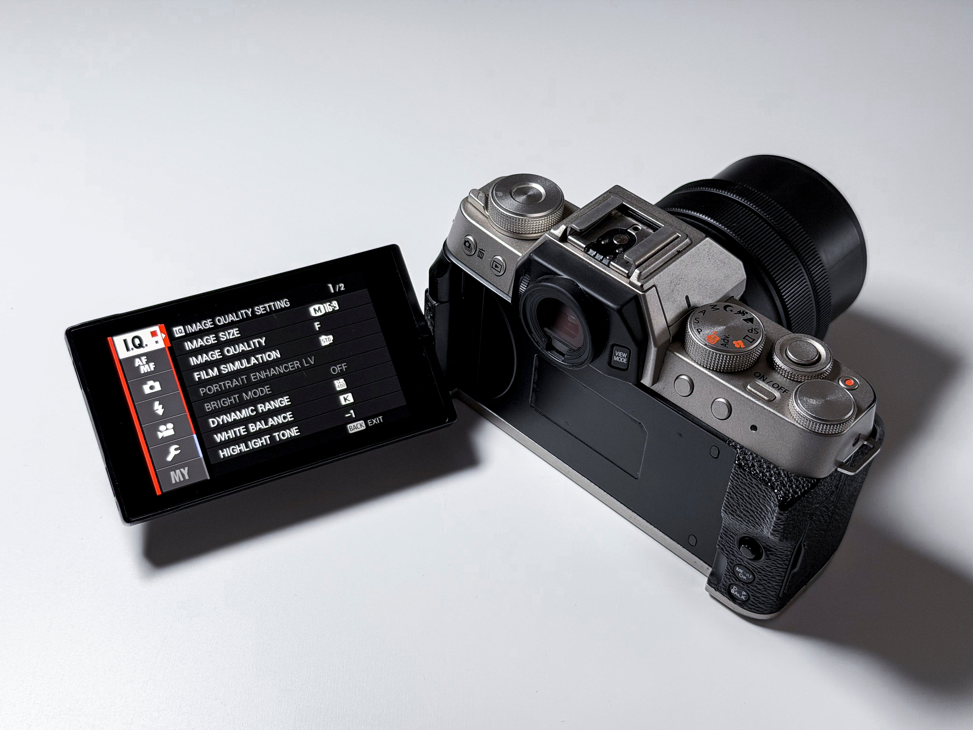 Fujifilm X-T200 + 15-45mm Kit Lens Mirrorless 4K - 1 Year Warranty, Excellent