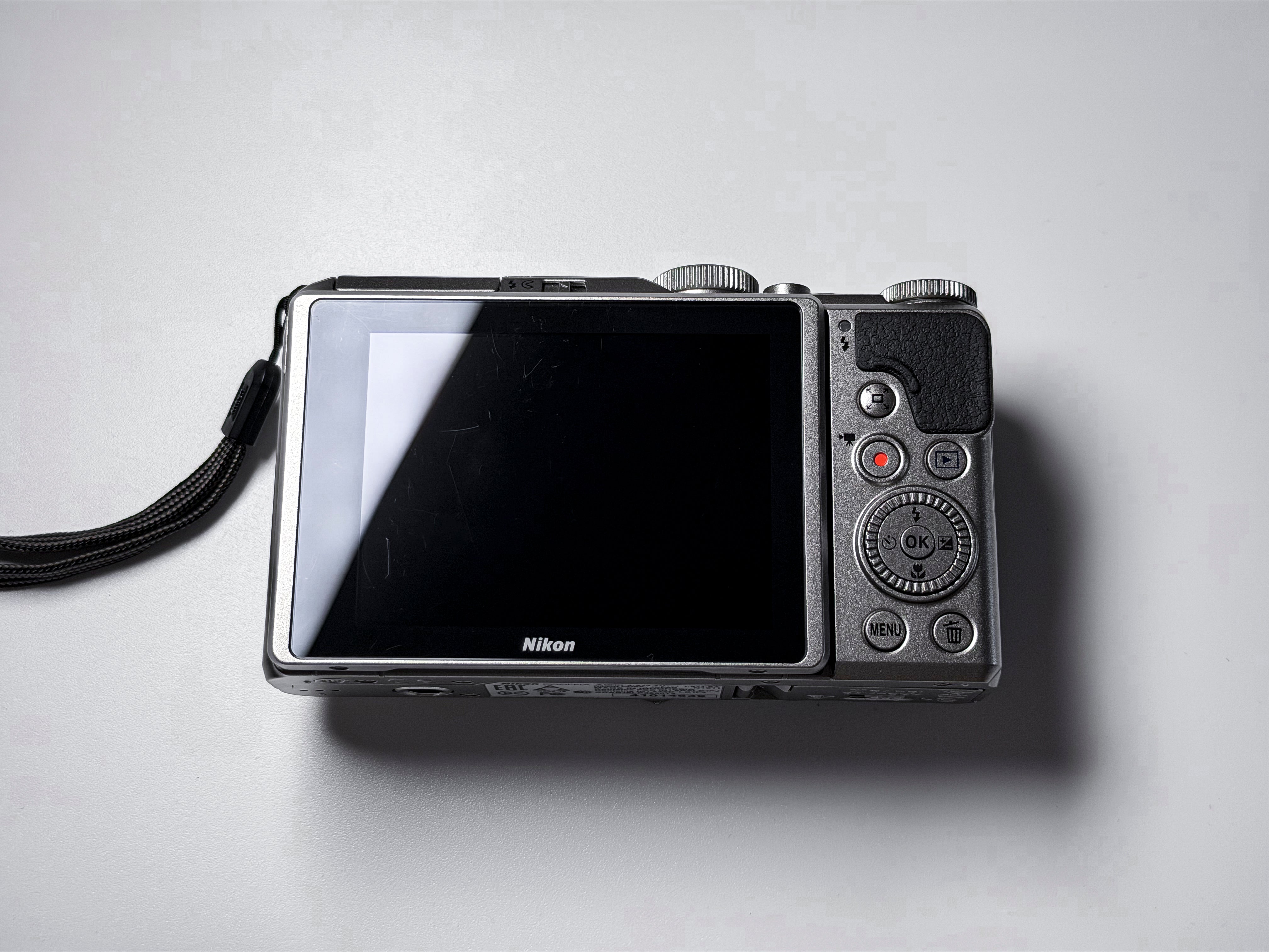 Nikon Coolpix A900 35x Zoom Compact Camera Champagne 1 Year Warranty, Excellent