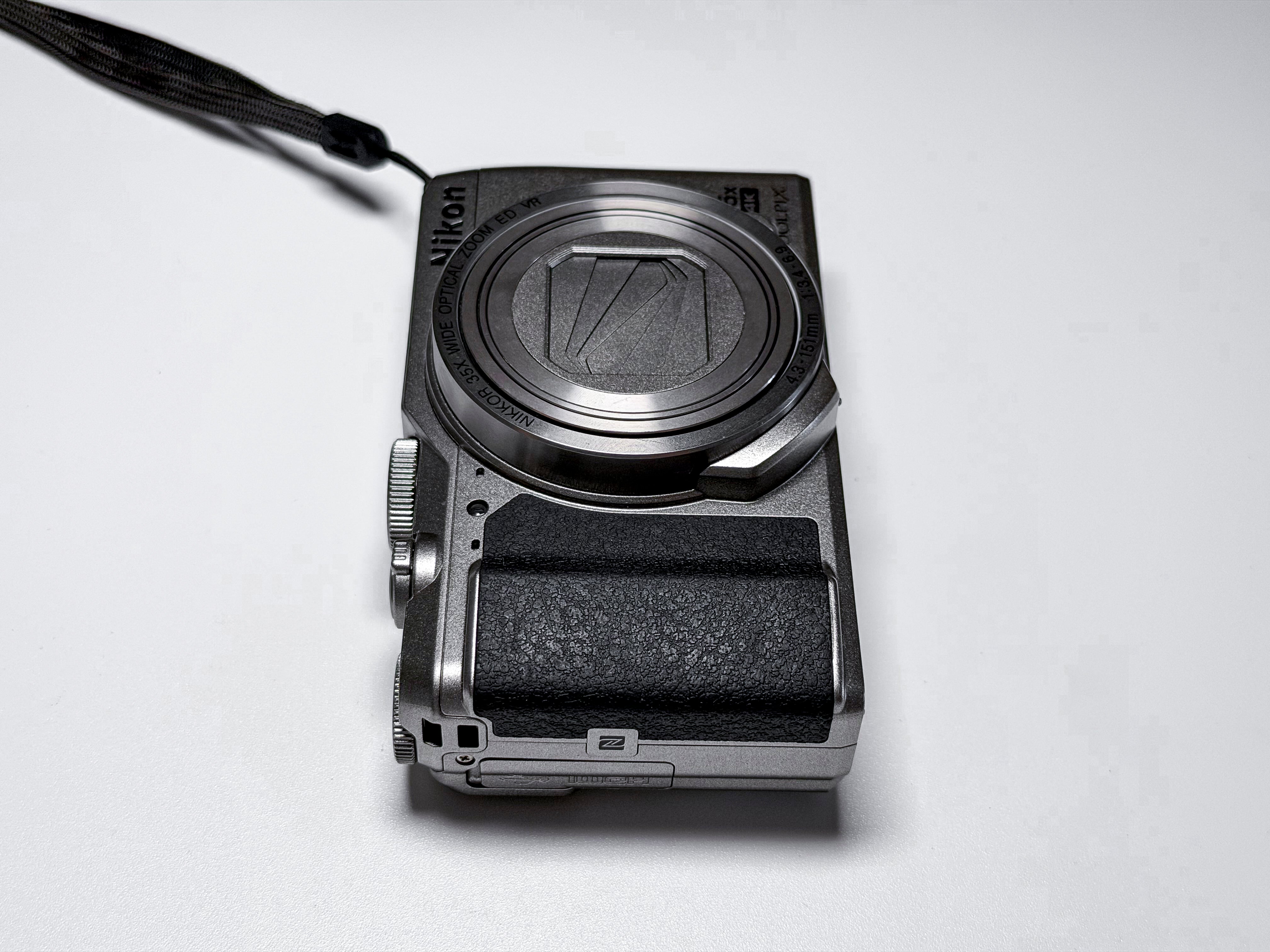 Nikon Coolpix A900 35x Zoom Compact Camera Champagne 1 Year Warranty, Excellent