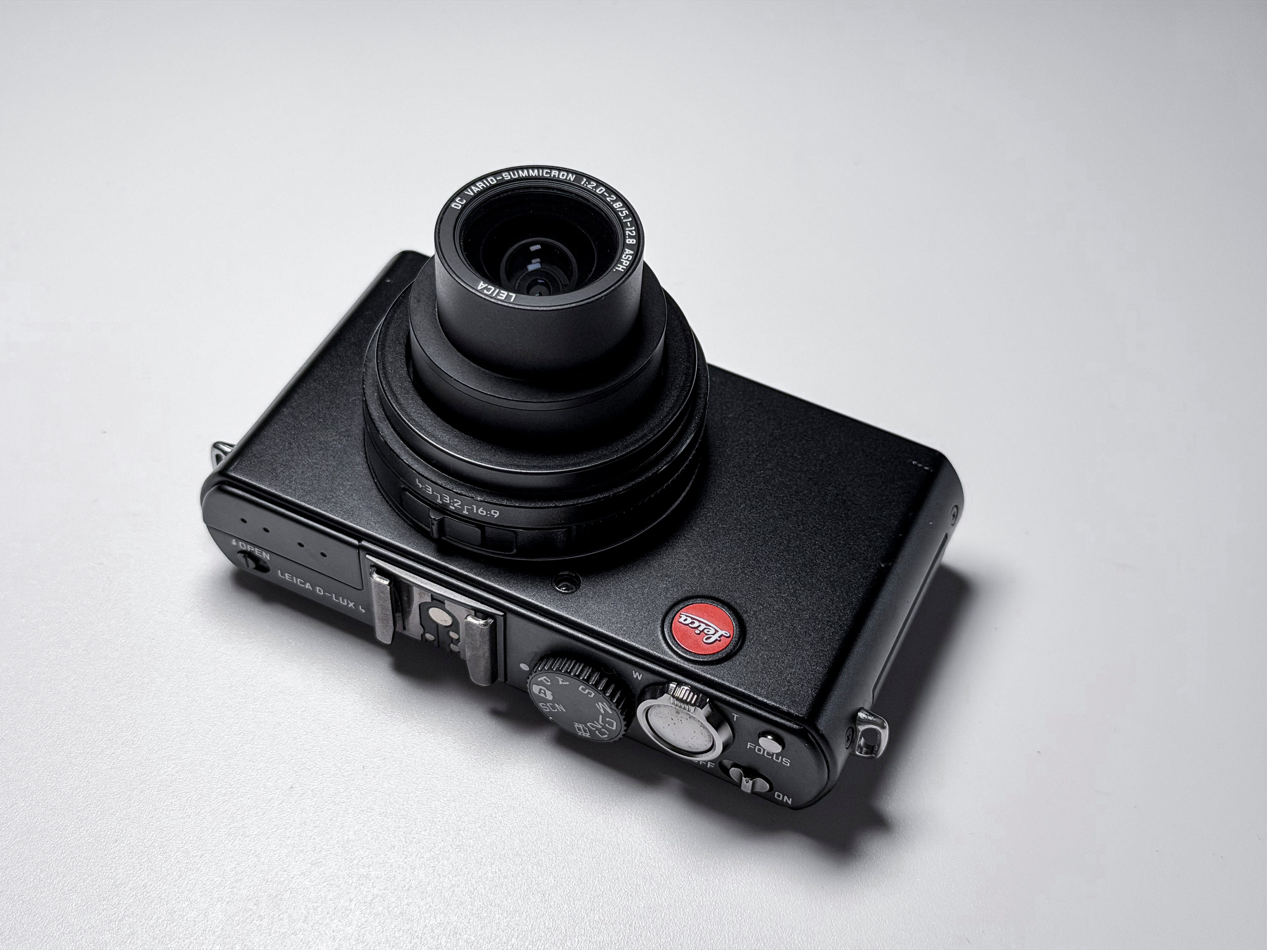 Leica D-Lux 4 + Leather Case CCD Sensor Compact Camera - 1 Year Warranty Dlux 4