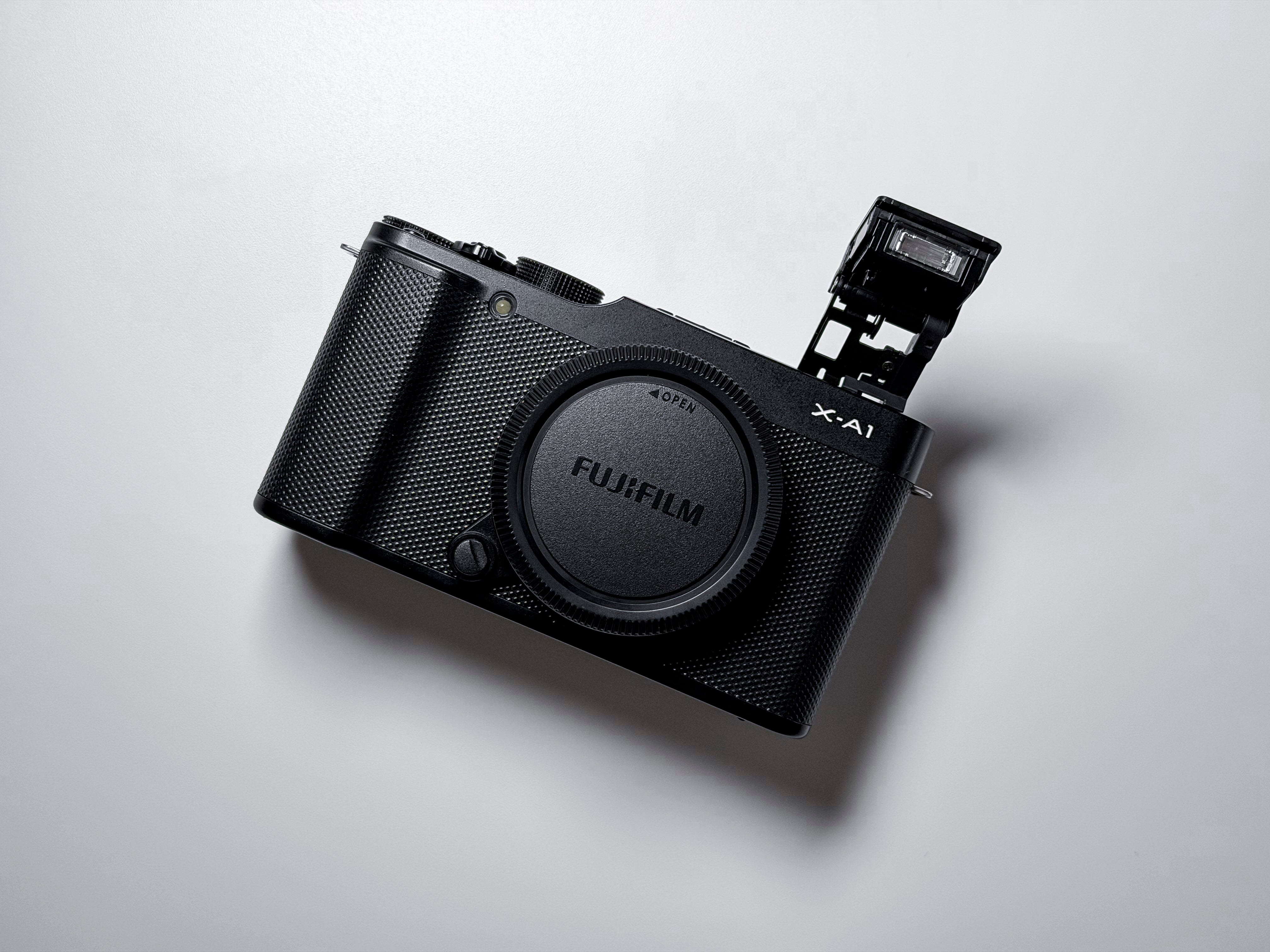 Fujifilm X-A1 + 16-50mm OIS Mirrorless APS-C Fuji - 1 Year Warranty, Excellent