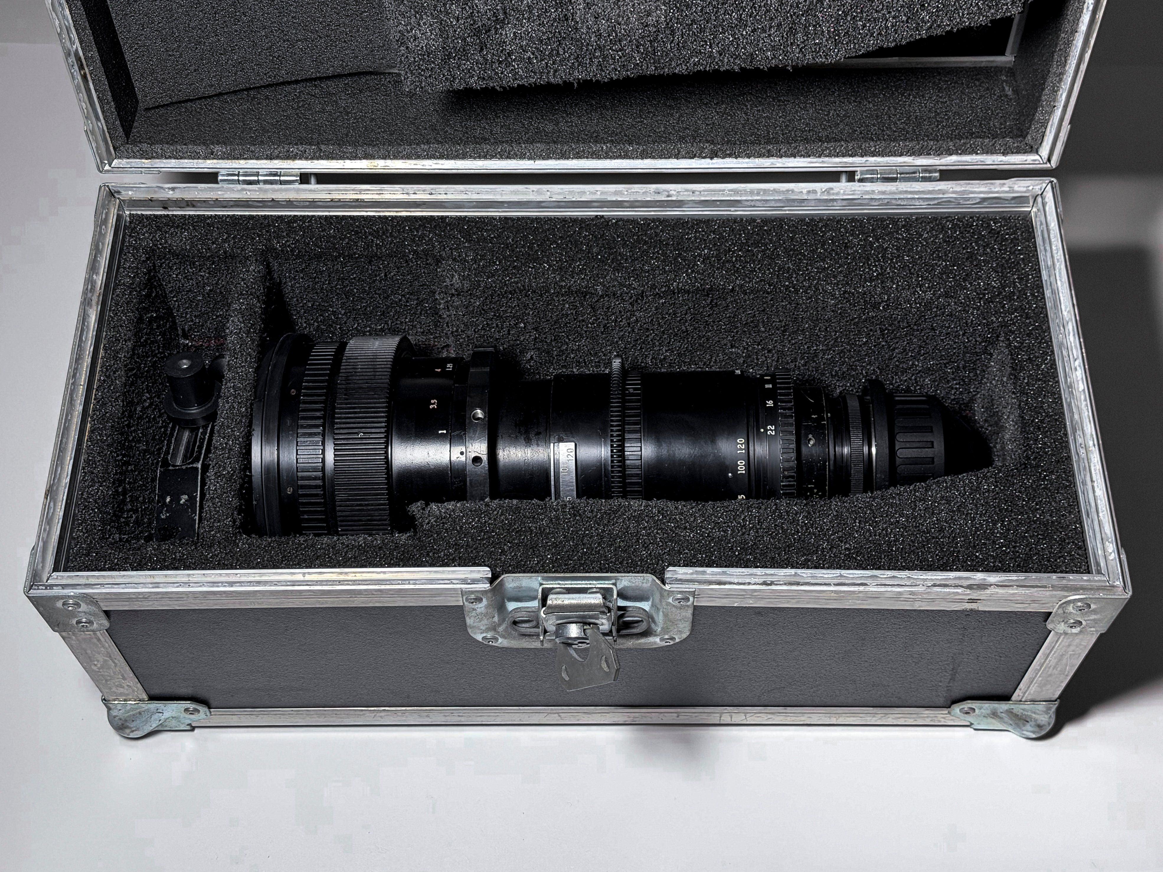 Angenieux 20-120mm f/2.6 PL Mount with custom case - Good Condition