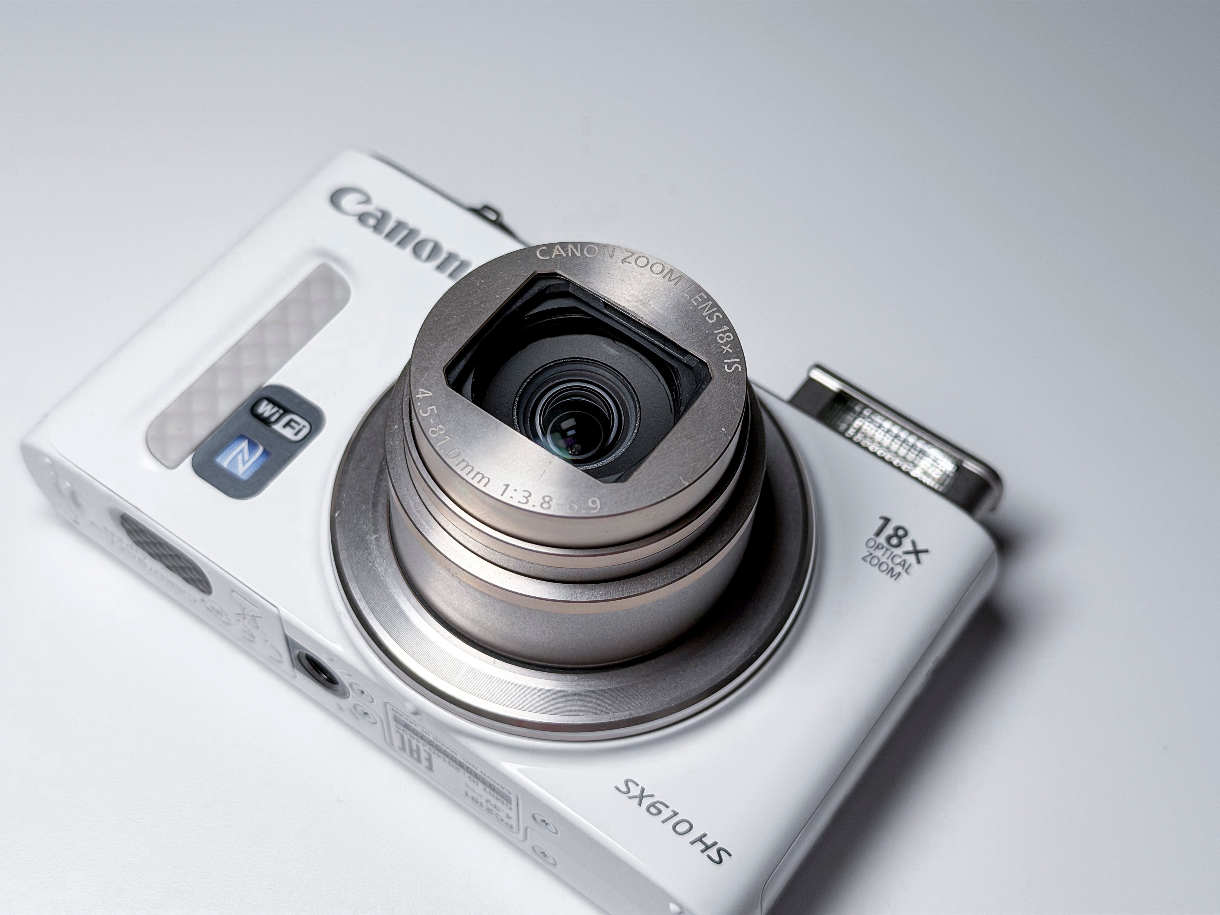Canon SX610 HS Powershot 20x Zoom 20.2 Mpx - 1 Year Warranty, Excellent