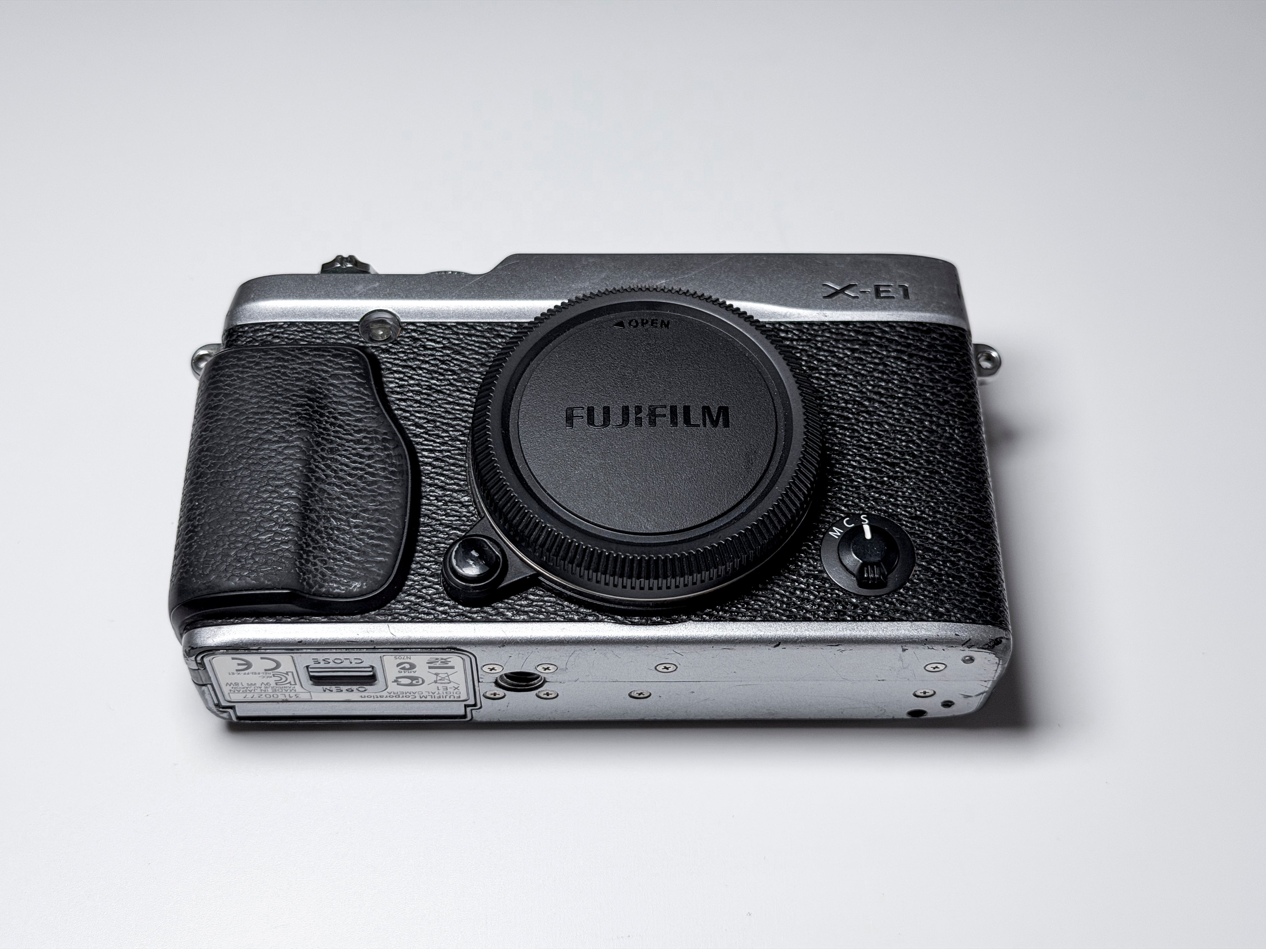 Fujifilm X-E1 Mirrorless Body 16.3 Mpx Fuji XE1 - EVF Not working, same as X-M1