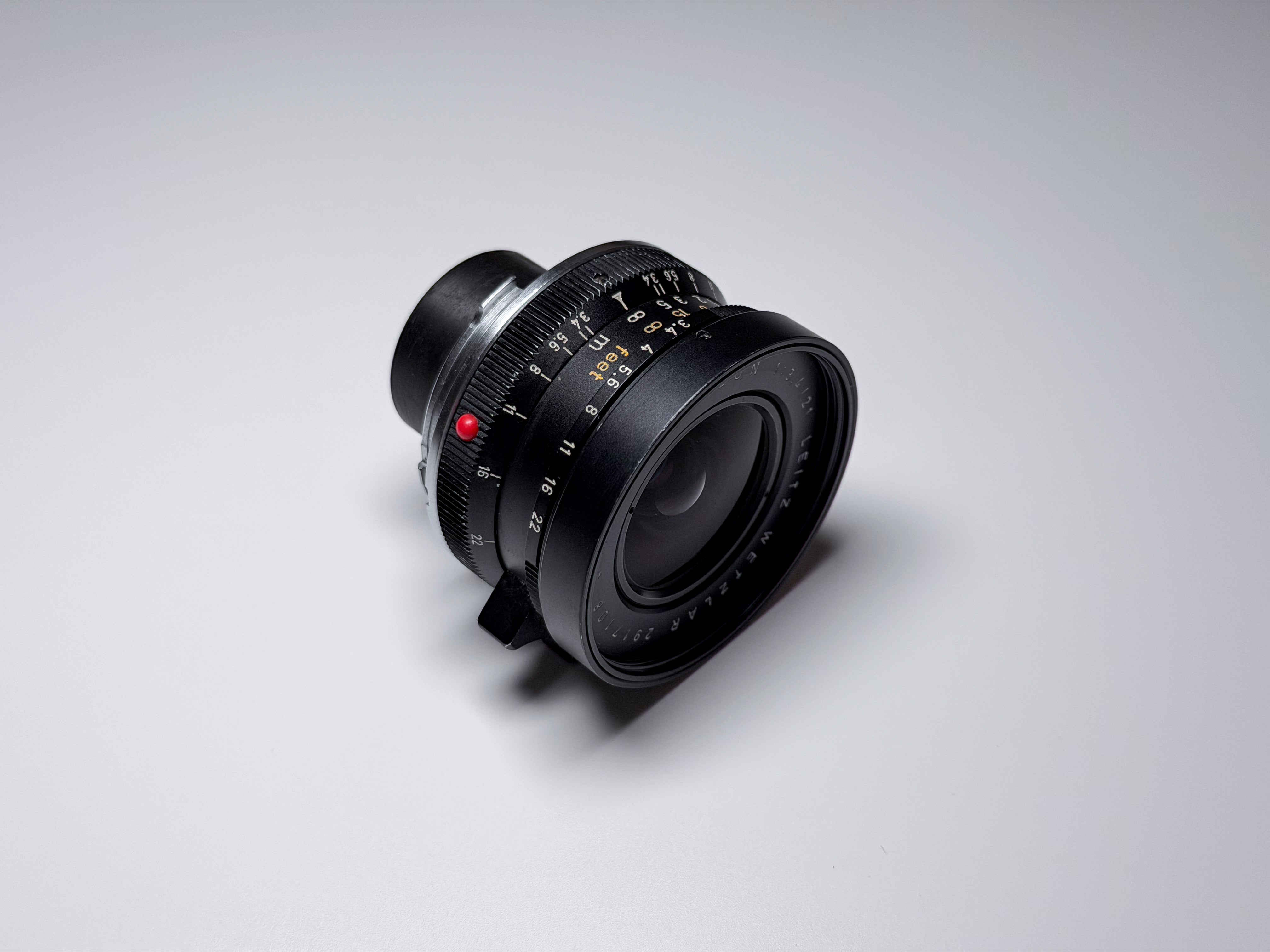 Leica M Super Angulon 21mm f/3,4 Lens + 12501 Hood - Good