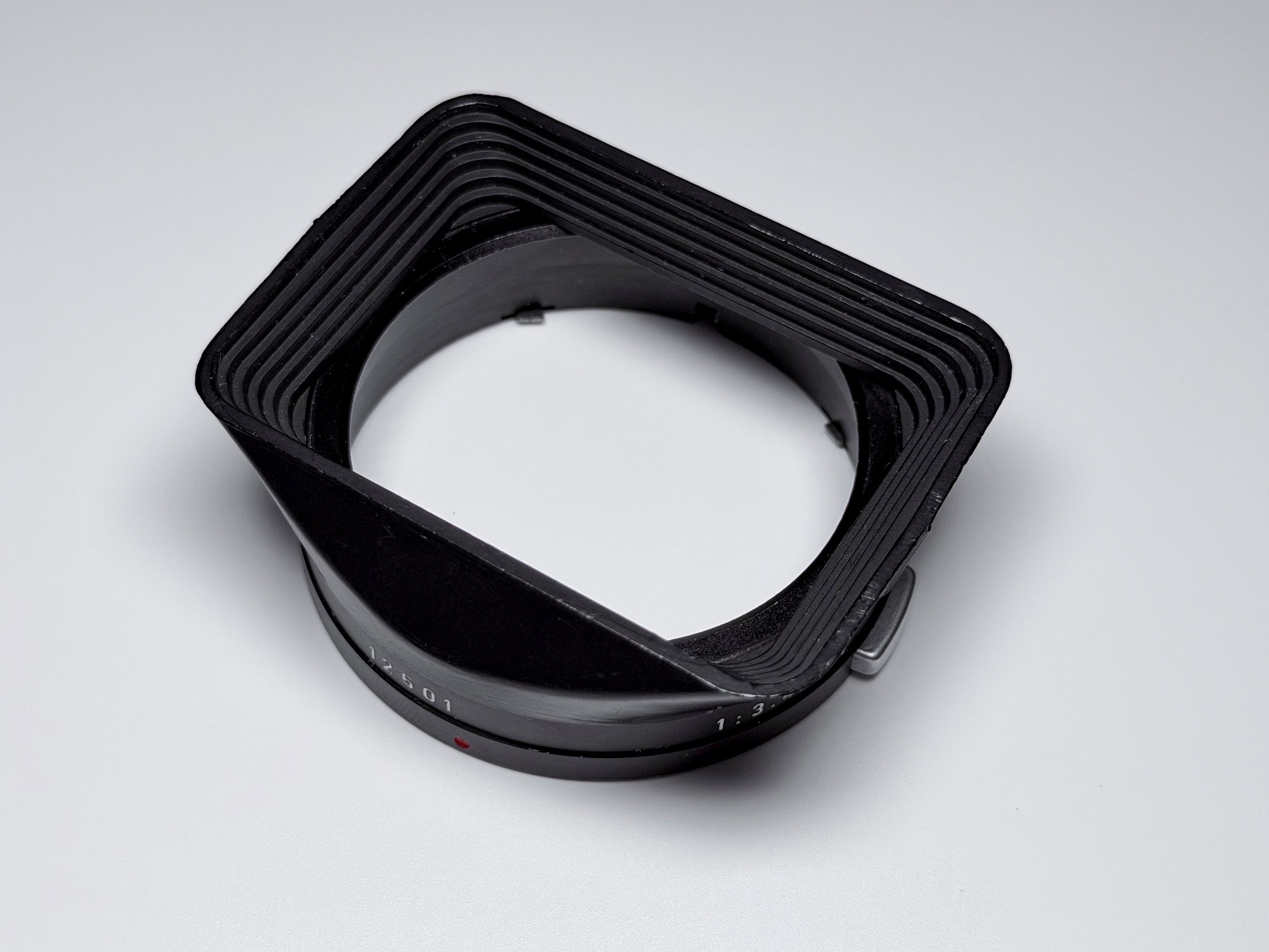 Leica M Super Angulon 21mm f/3,4 Lens + 12501 Hood - Good