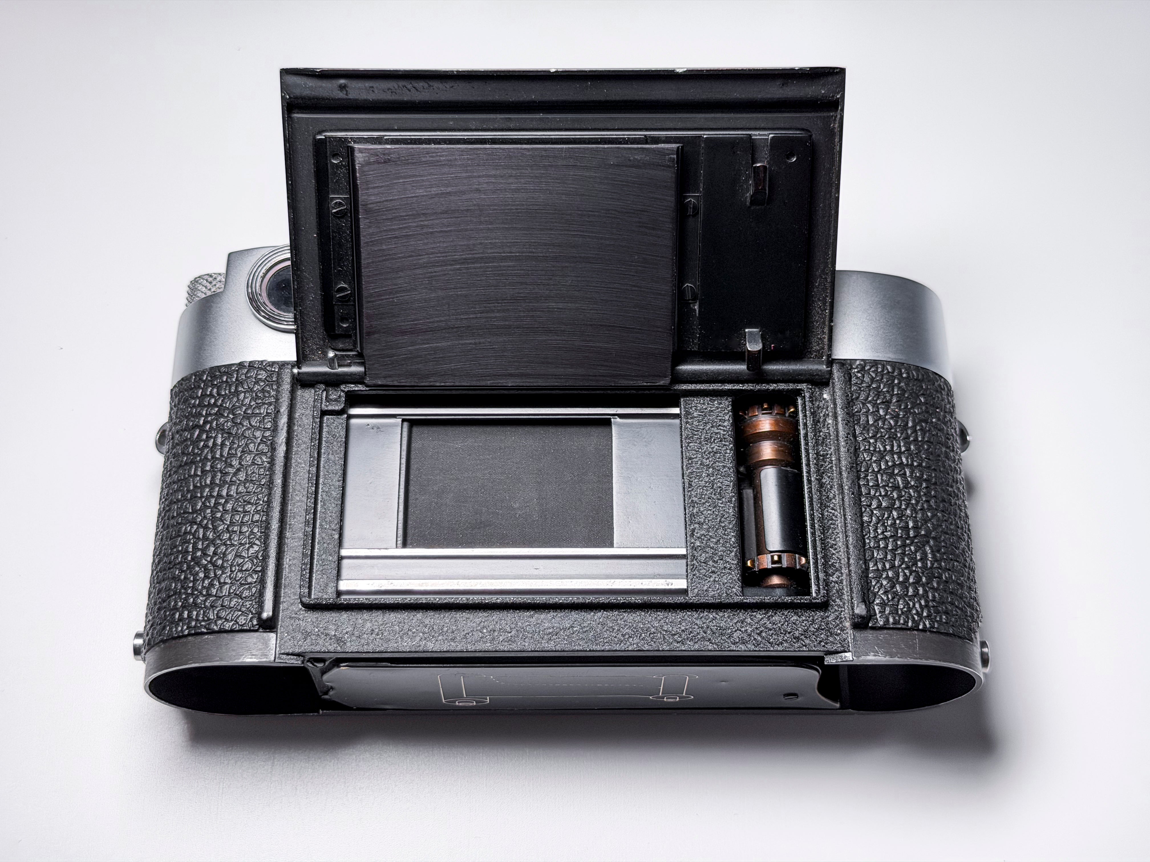 Leica M3 Single Stroke + Summicron 50mm f/2 Rigid + Hood - Perfectly Working