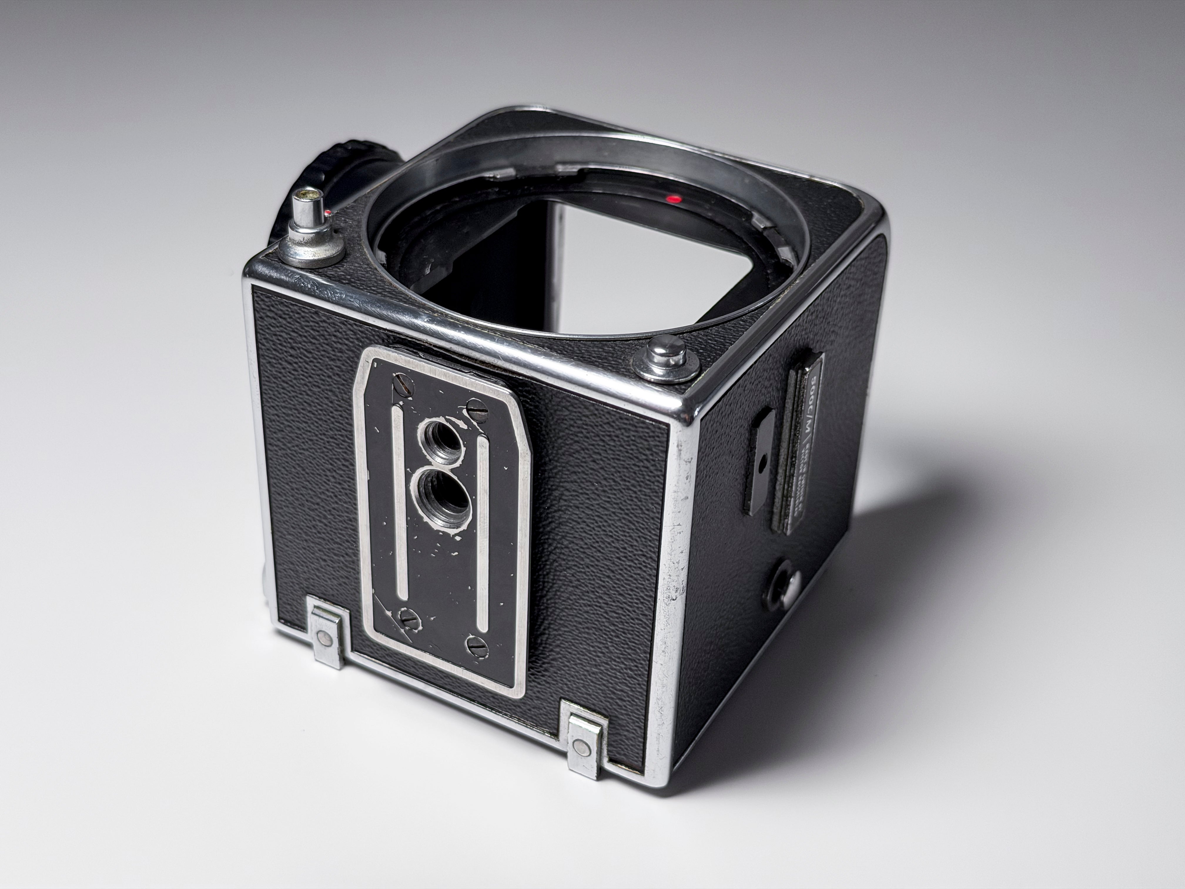Hasselblad 500 CM C/M Body - Needs adjustment, Read Description