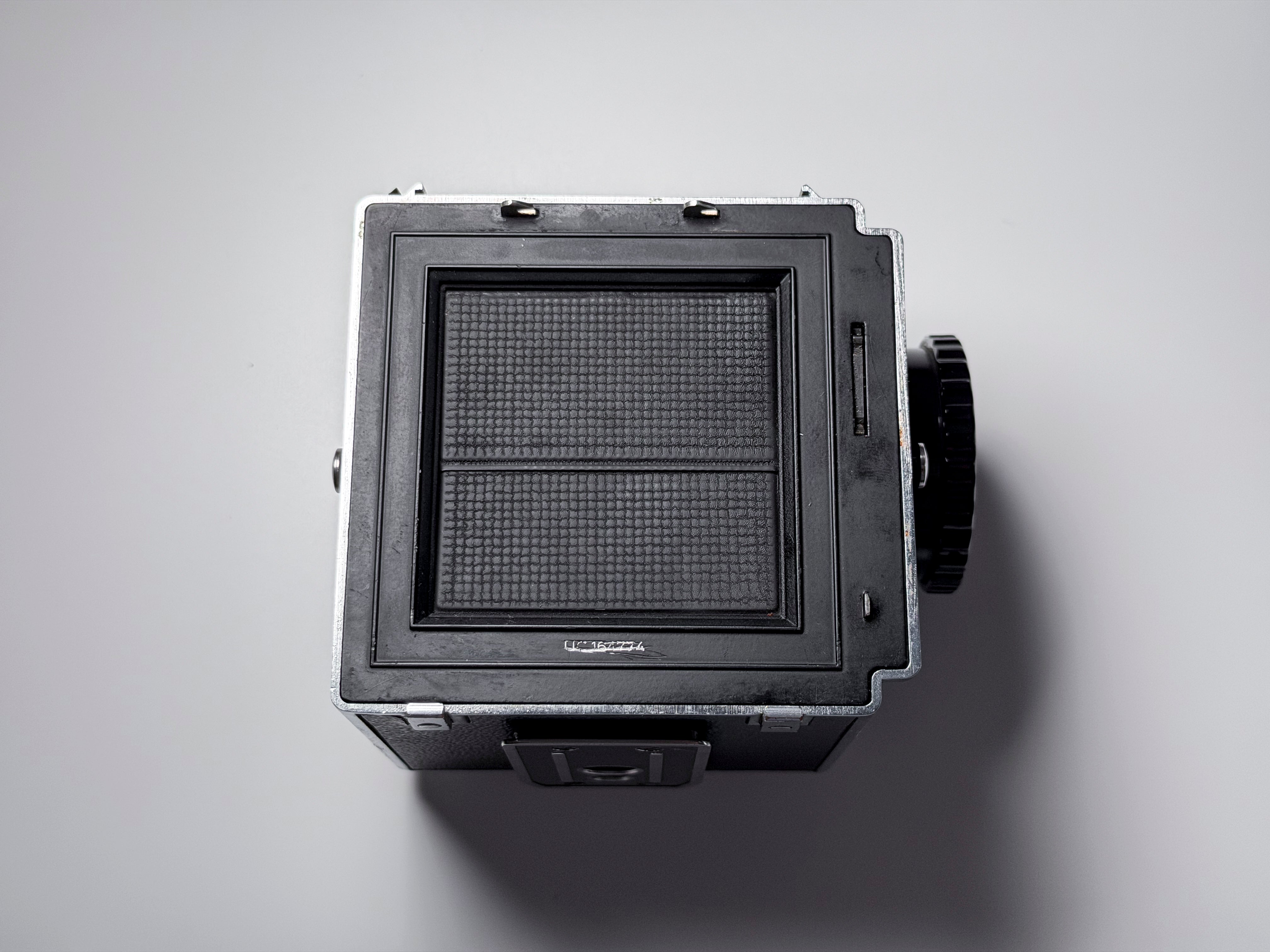 Hasselblad 500 CM C/M Body - Needs adjustment, Read Description