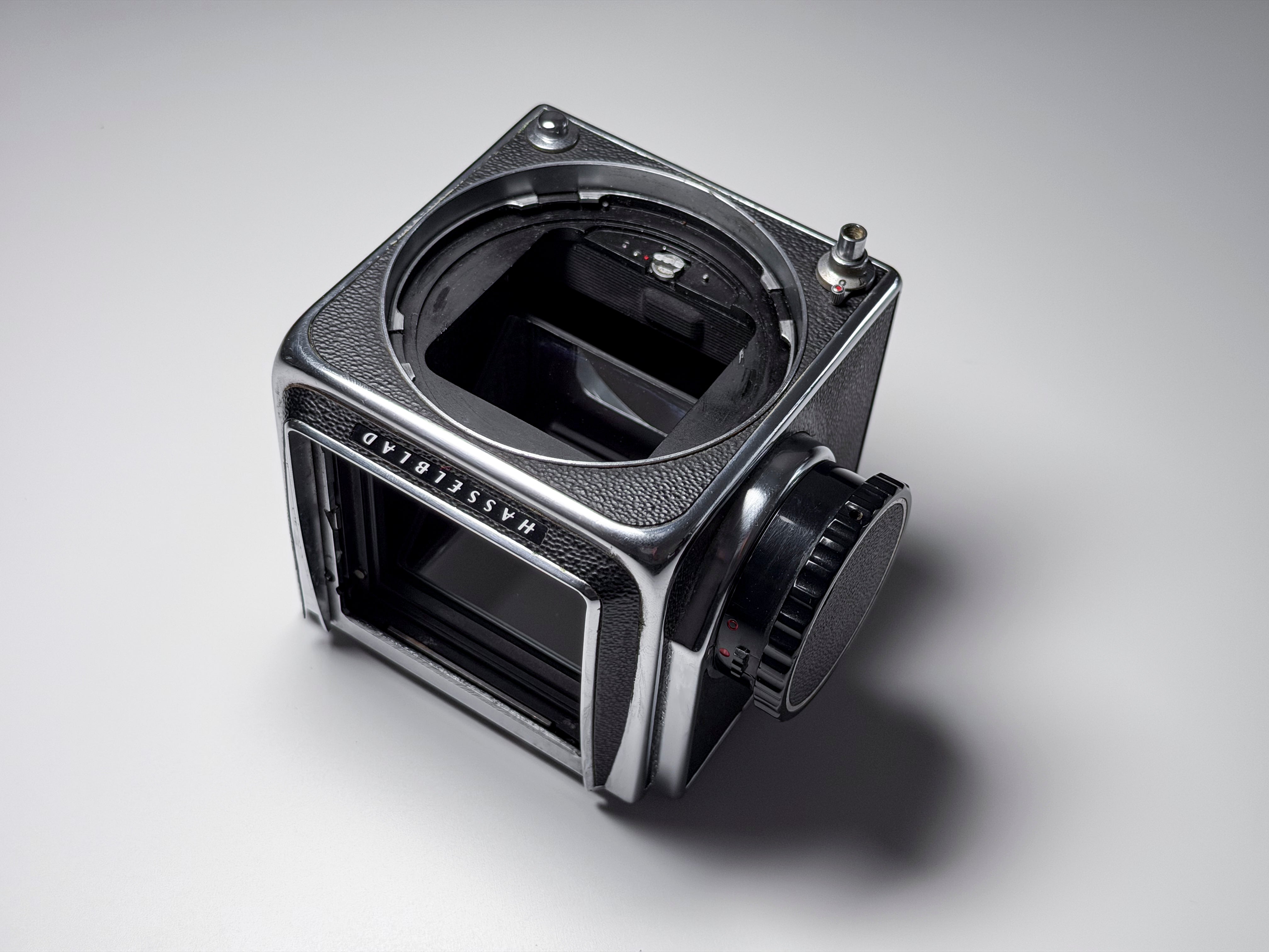 Hasselblad 500 CM C/M Body - Needs adjustment, Read Description