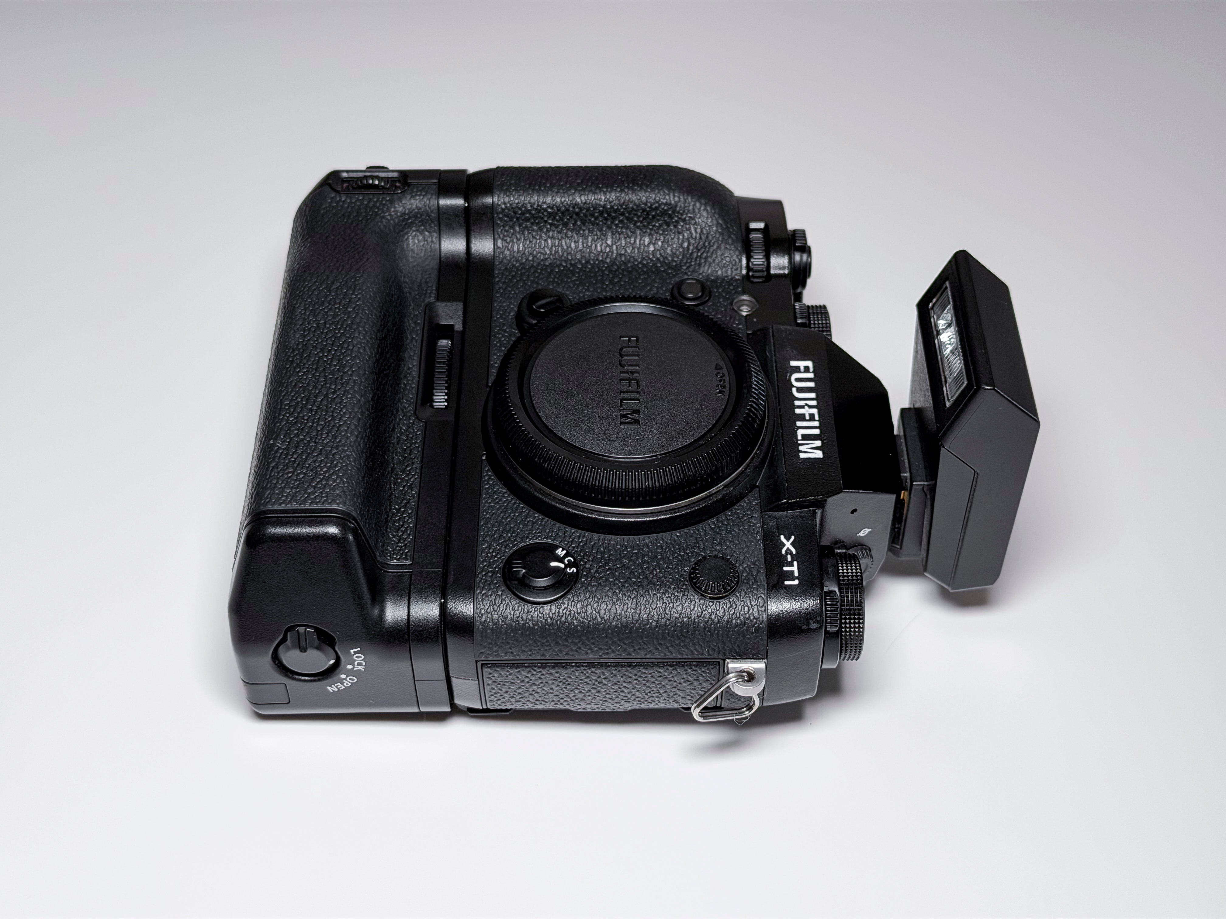 Fujifilm X-T1 Mirrorless Body + Flash and Grip - 1 Year Warranty Fuji XT1