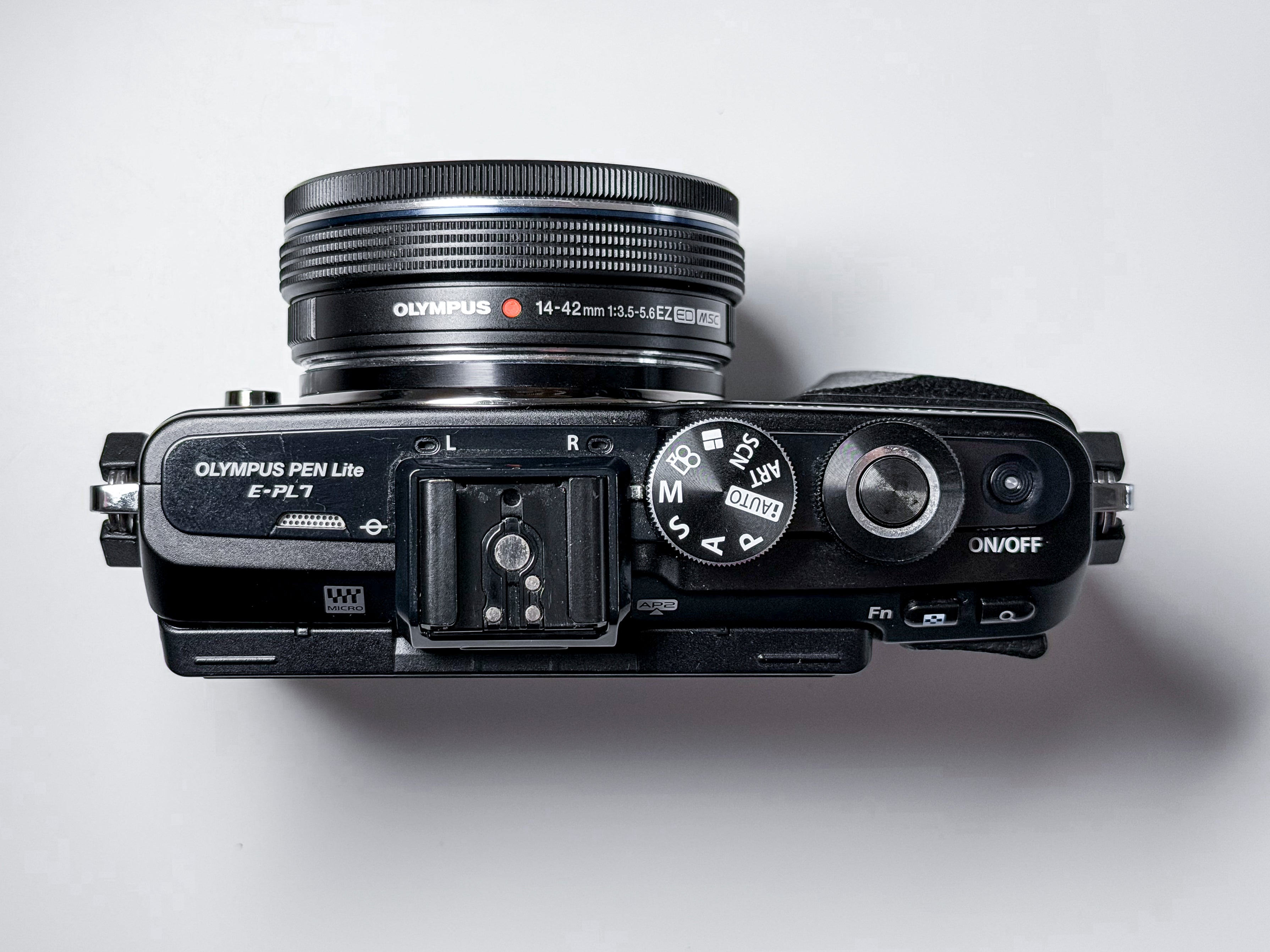 Olympus E-PL7 + 14-42mm Pancake Zuiko M43 - 1 Year Warranty, Excellent EPL7