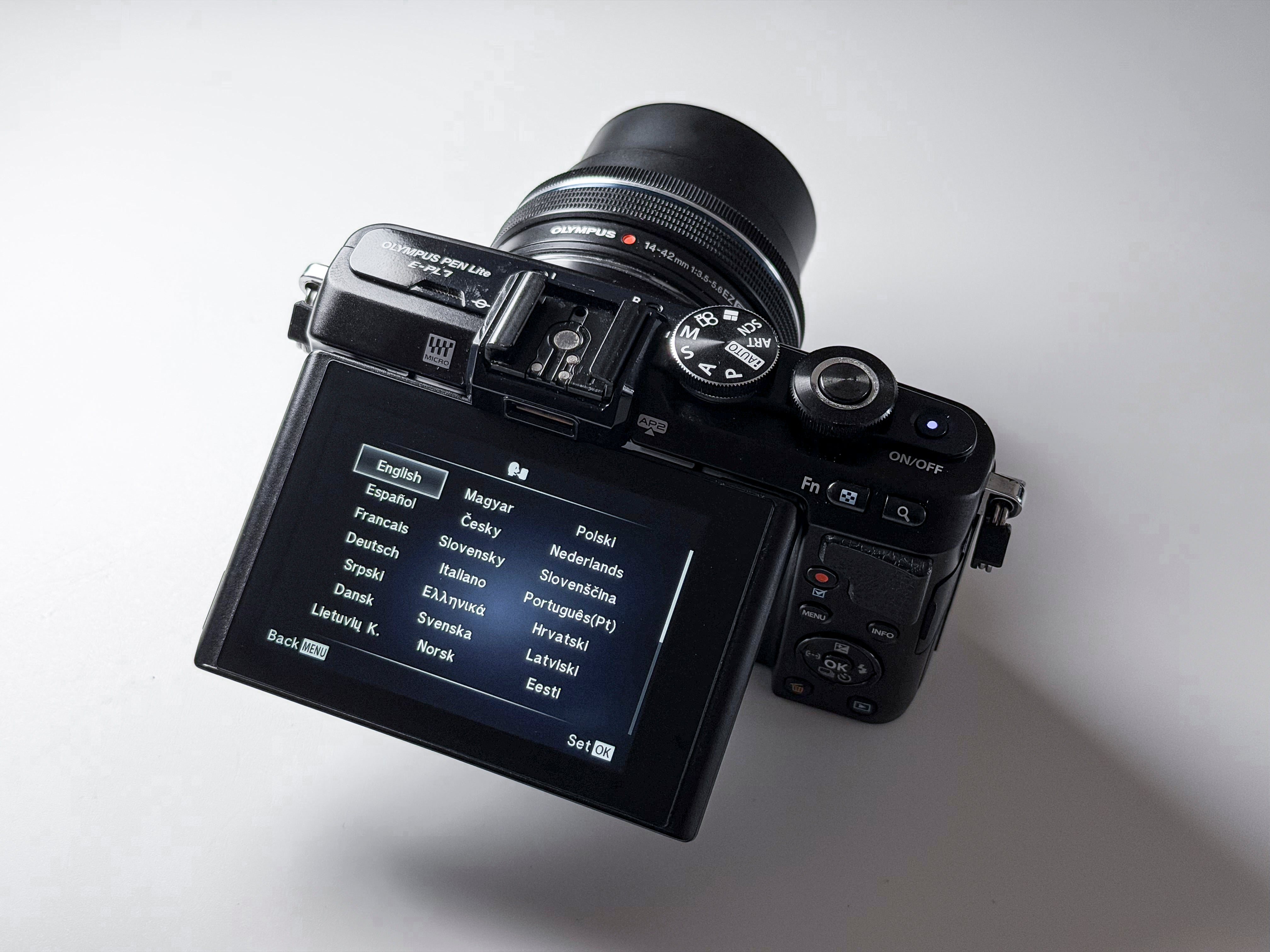 Olympus E-PL7 + 14-42mm Pancake Zuiko M43 - 1 Year Warranty, Excellent EPL7