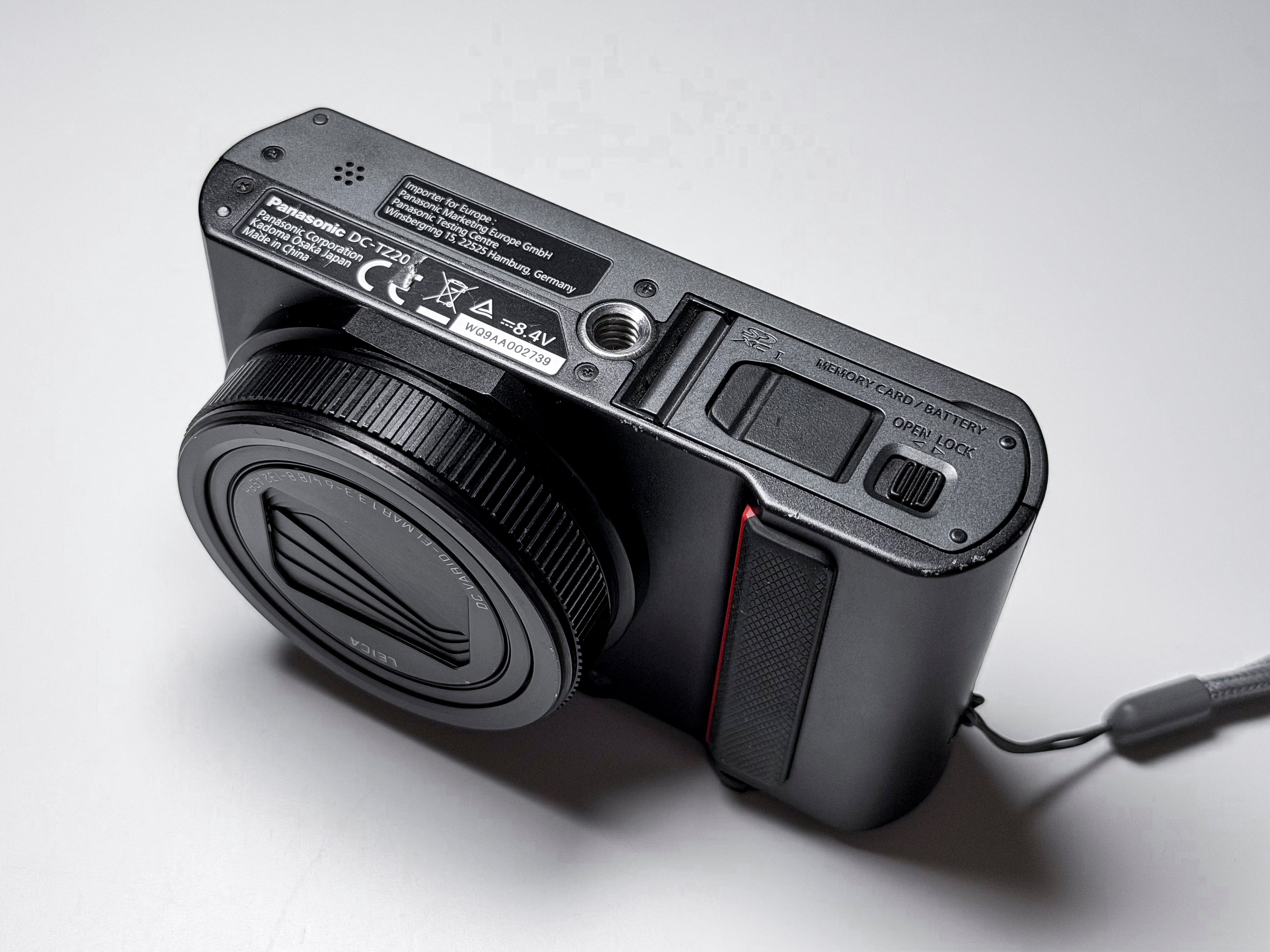 Panasonic Lumix TZ200 15x Leica Lens - 1 Year Warranty, Excellent ZS200 TZ-200