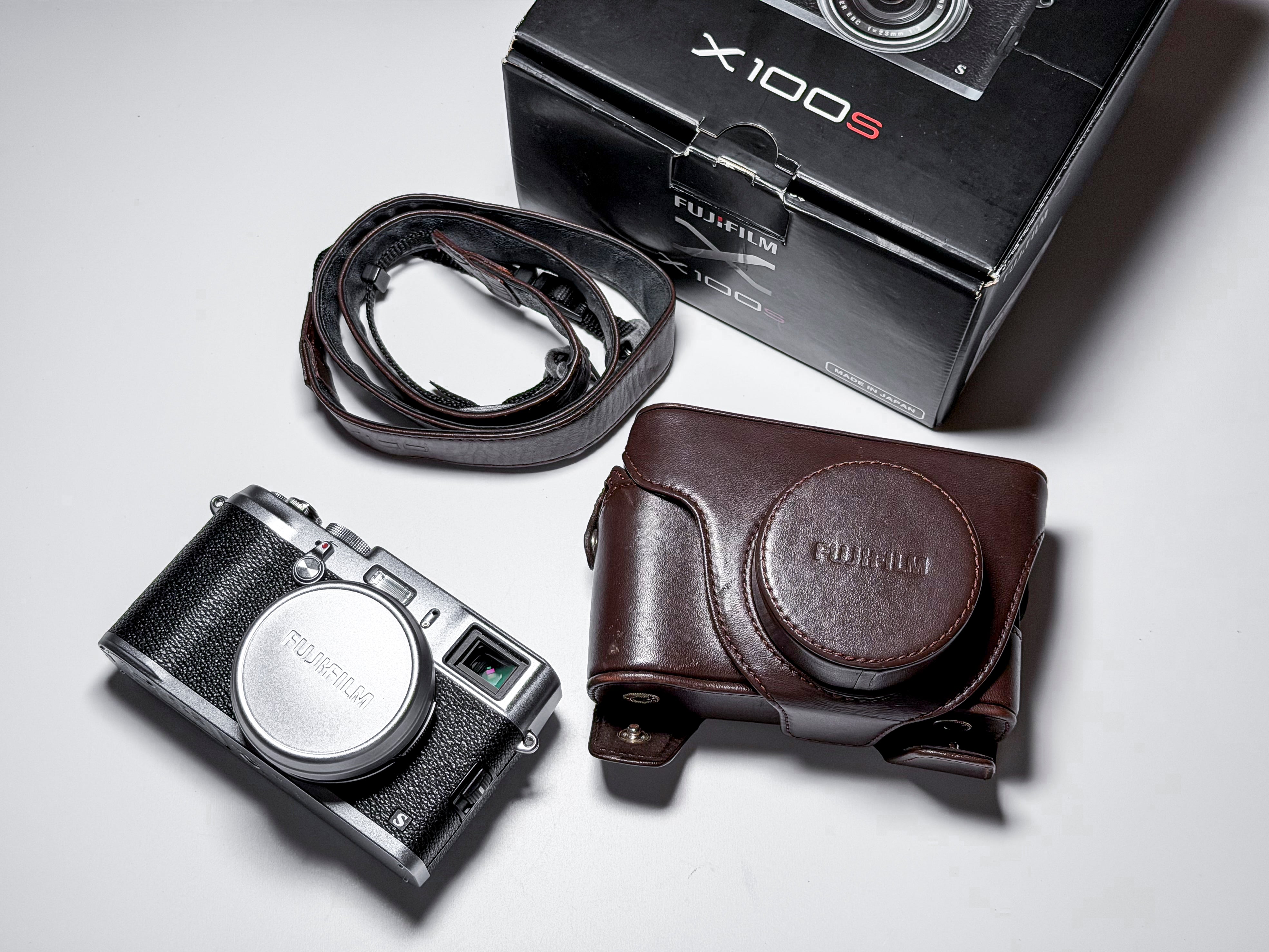 Fujifilm X100S APS-C 16.3 Mpx X-Trans - Excellent, Read Description Fuji