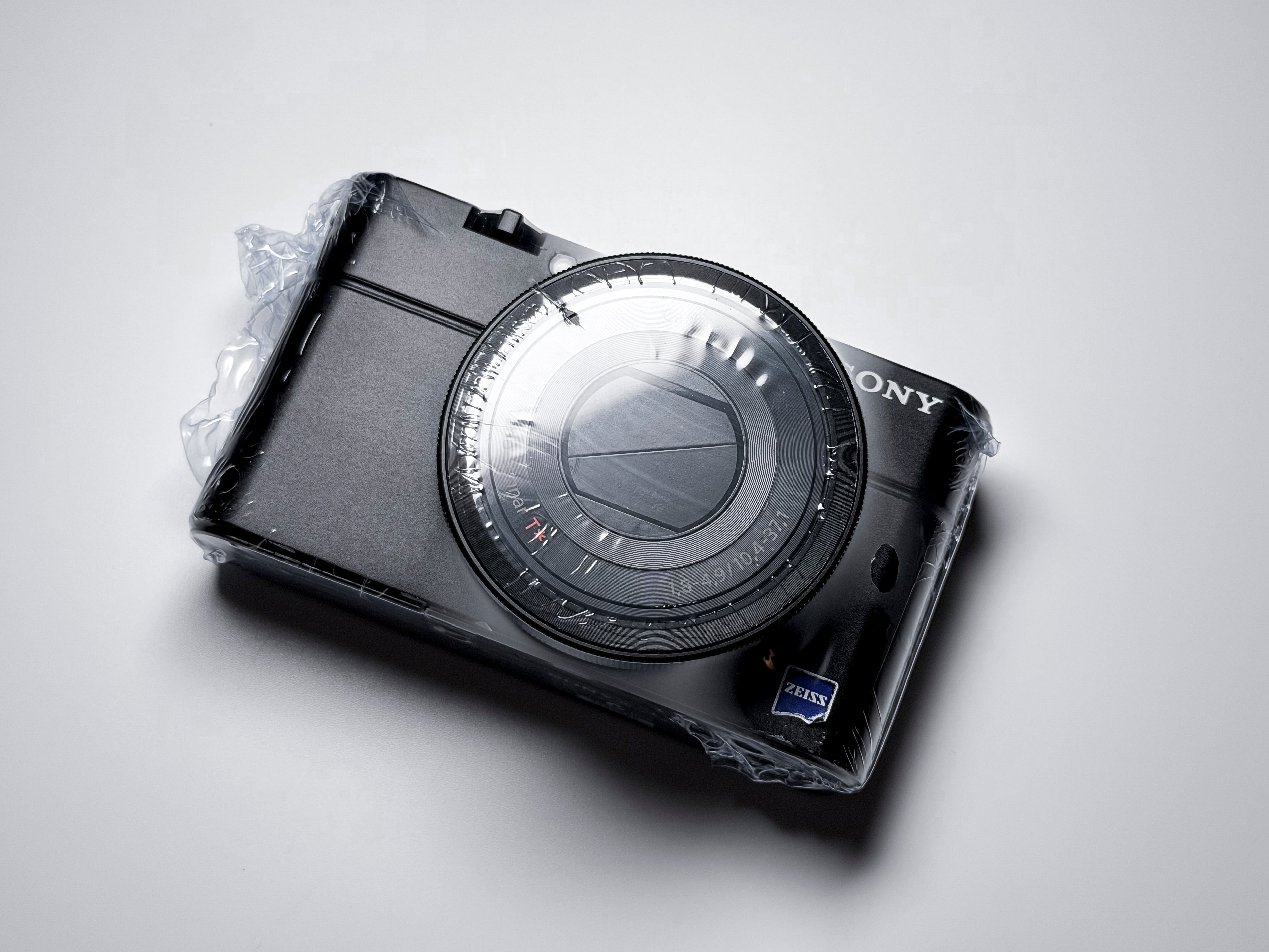 Sony RX100 Cyber-shot Digital Camera 20.2 Mpx - 1 Year Warranty RX 100 RX-100